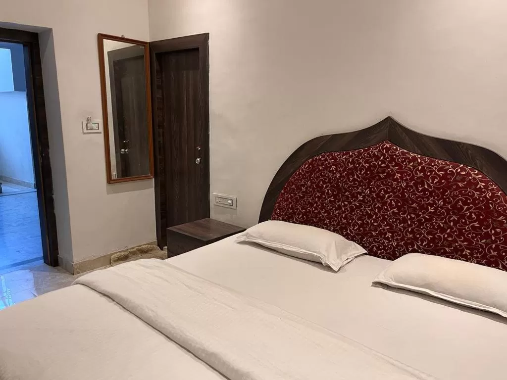 Bed in Hotel Rani Palace at Lake Fatehsagar