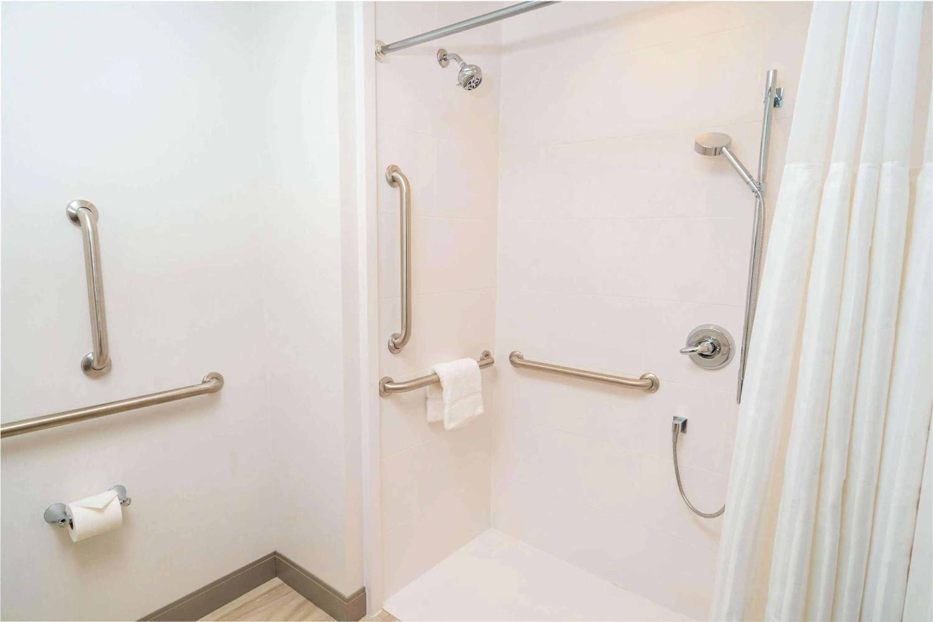 Bathroom in Hilton Garden Inn Cedar Park Austin