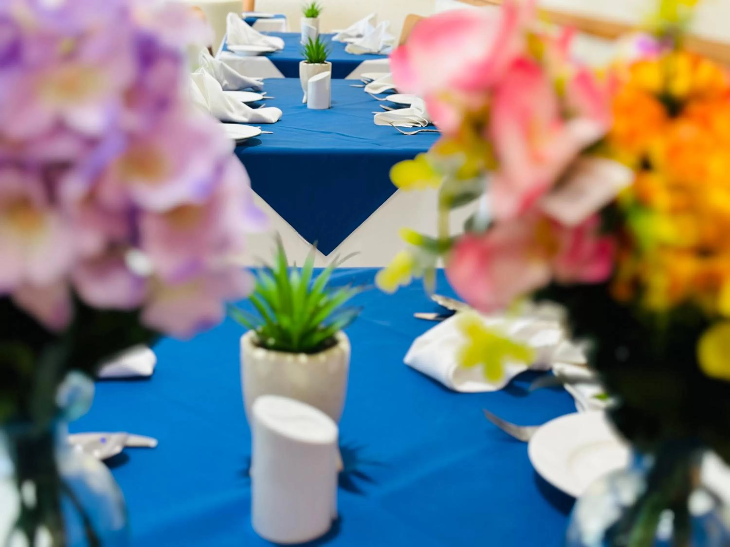 Restaurant/places to eat in Acorn Lodge Hotel Gatwick & Parking