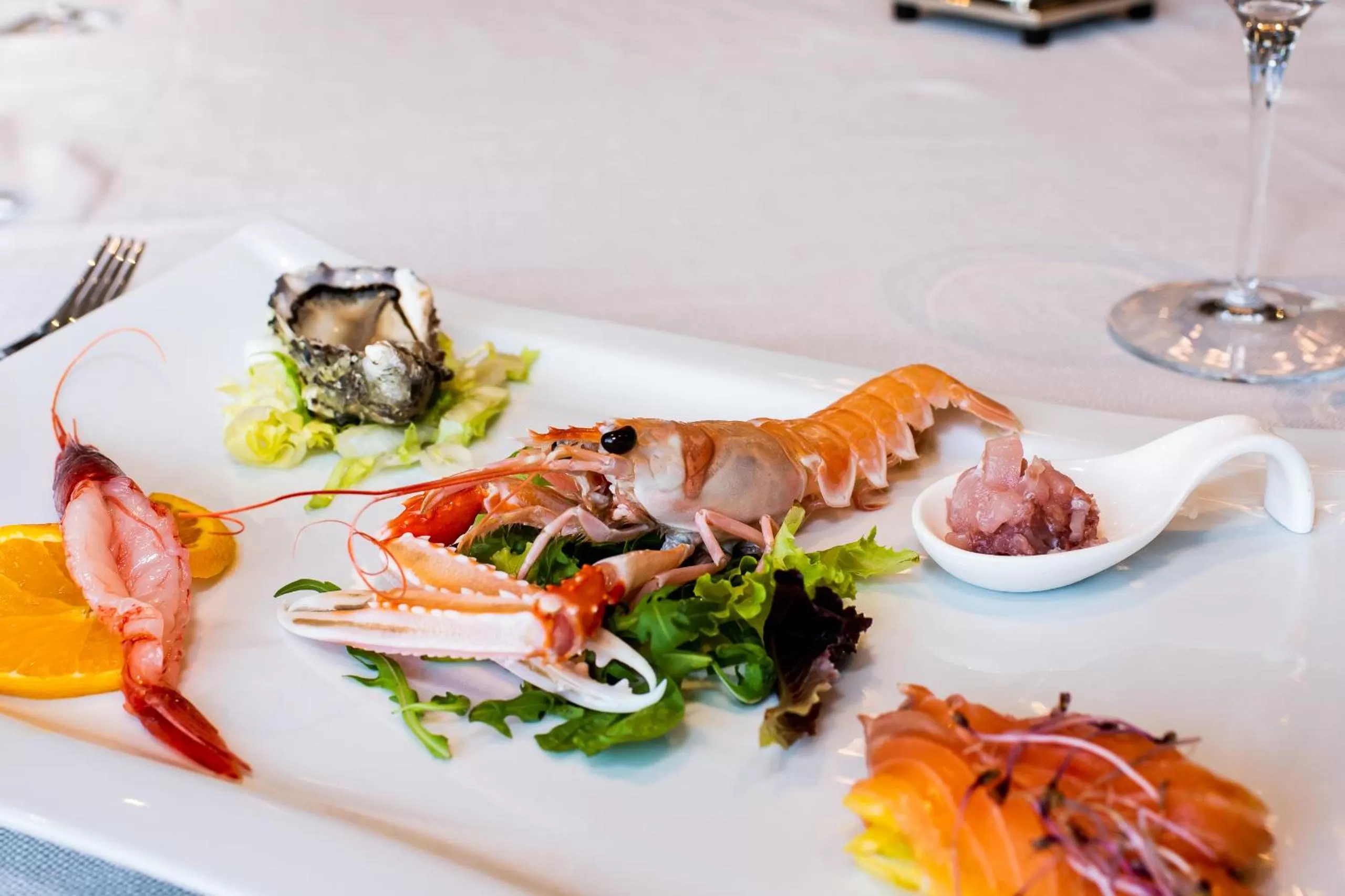 Restaurant/places to eat in M2 Hotel