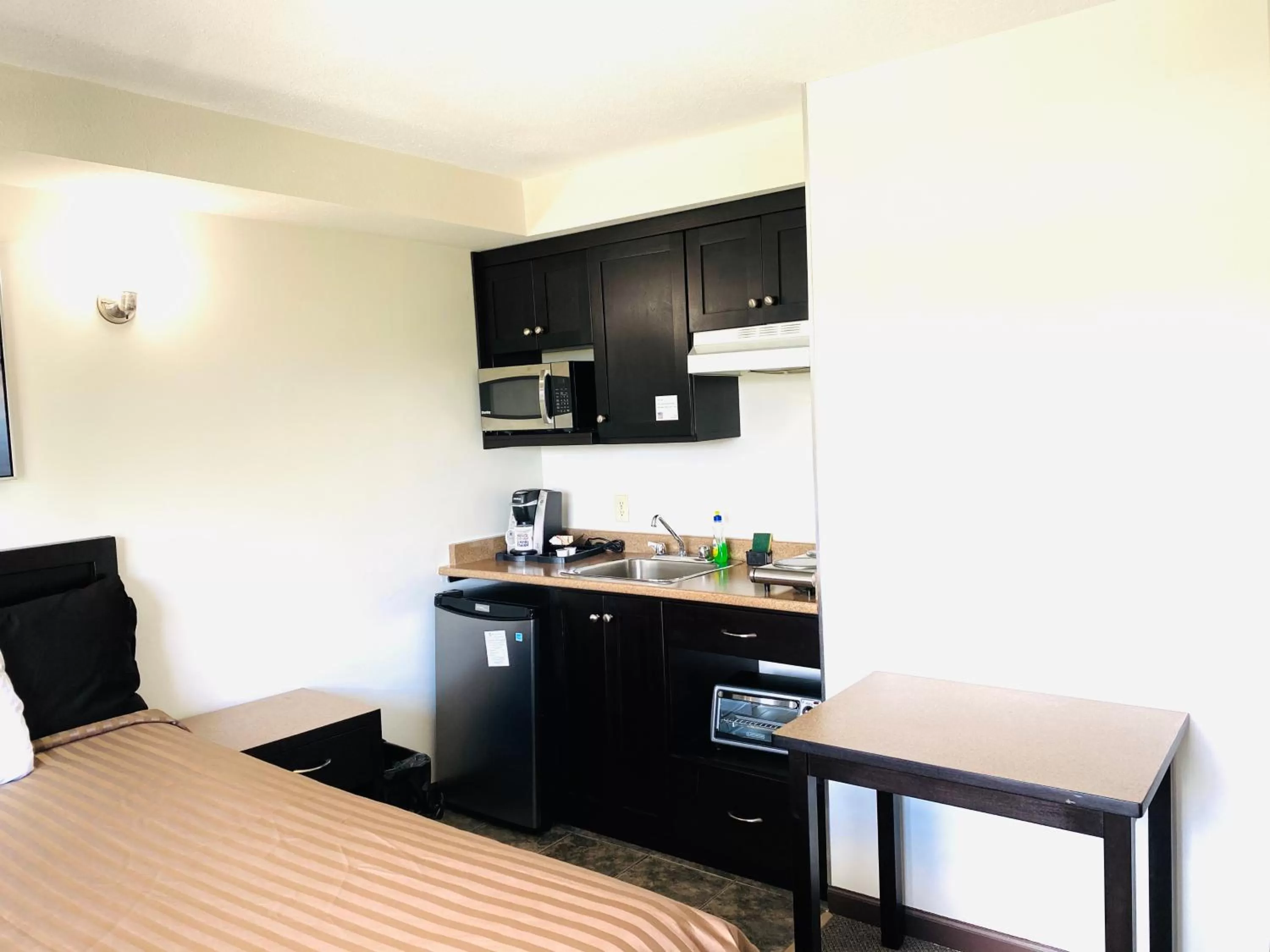 Kitchen or kitchenette in Happy Day Inn