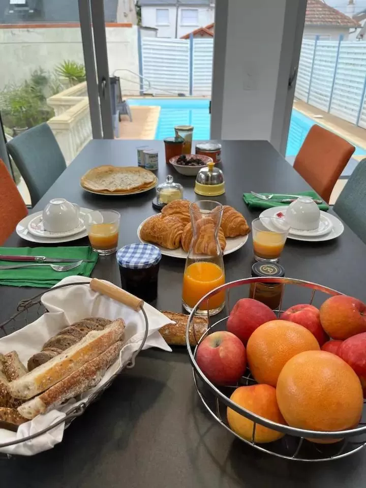 Continental breakfast in 11 Port Lin