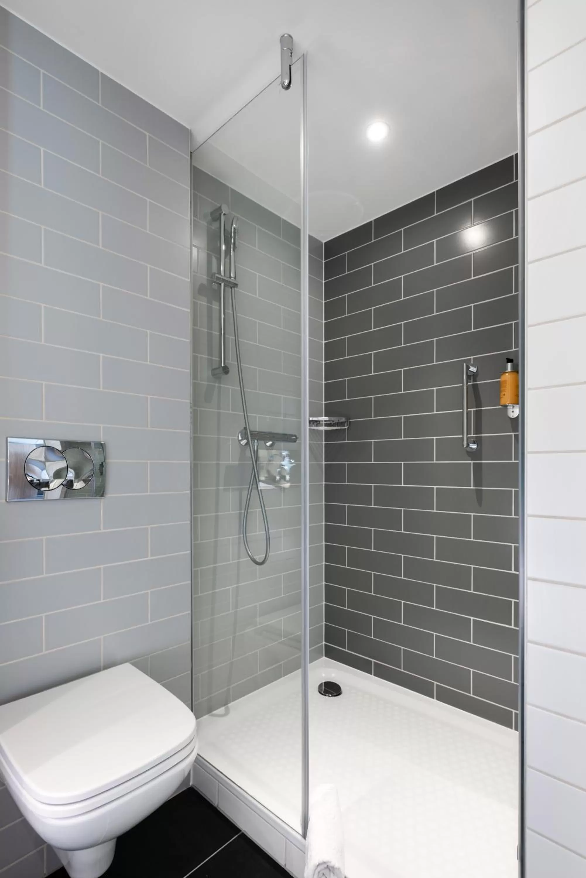 Bathroom in Holiday Inn Express - Rouen Centre - Rive Gauche by IHG