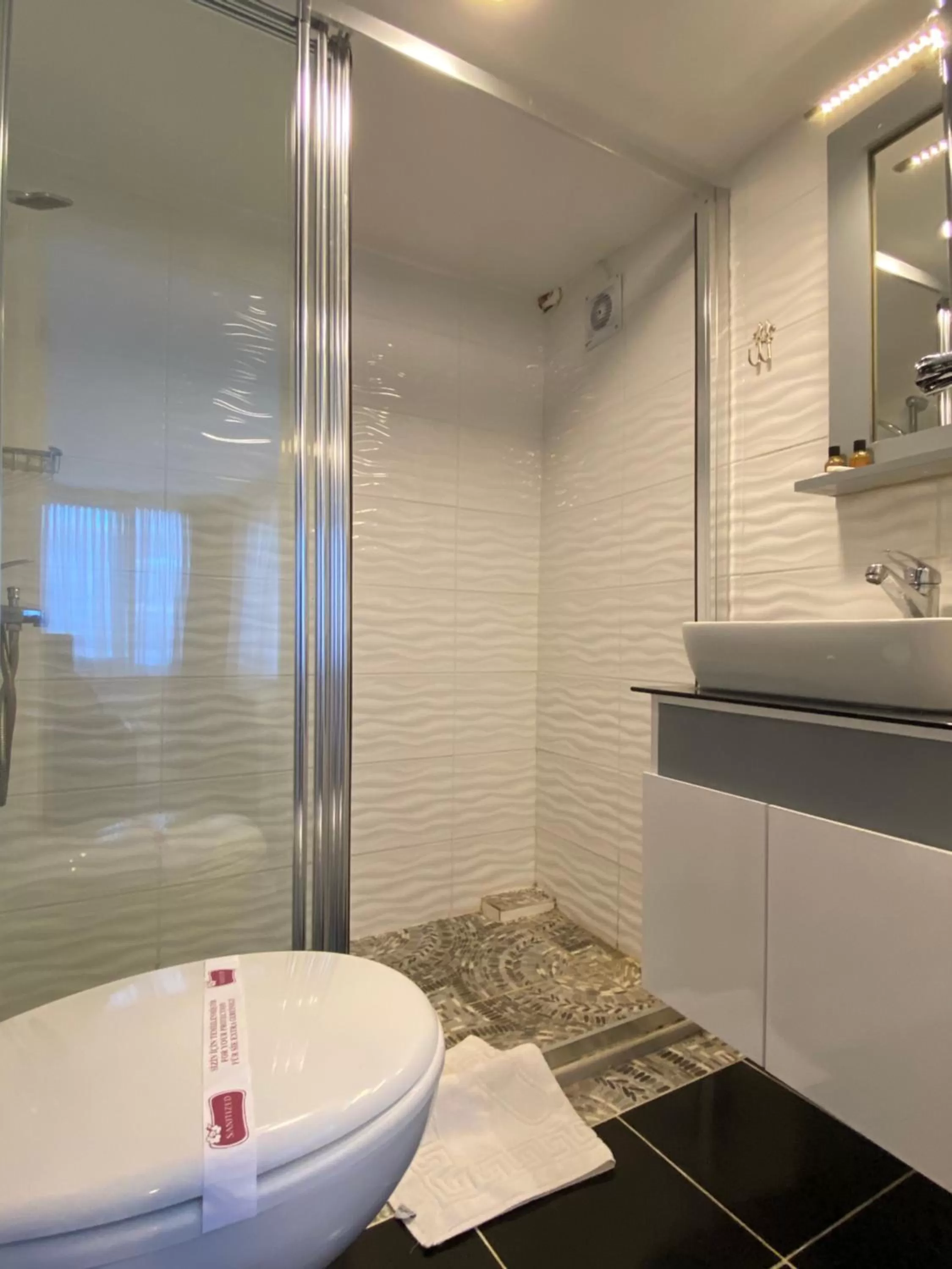 Bathroom in Spinel Hotel - Old City