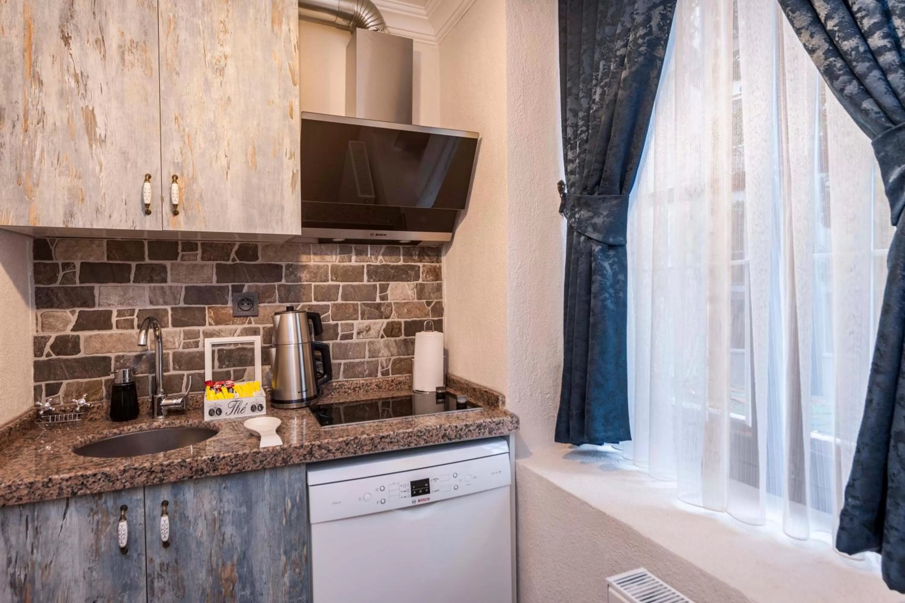 Coffee/tea facilities in Element Garden