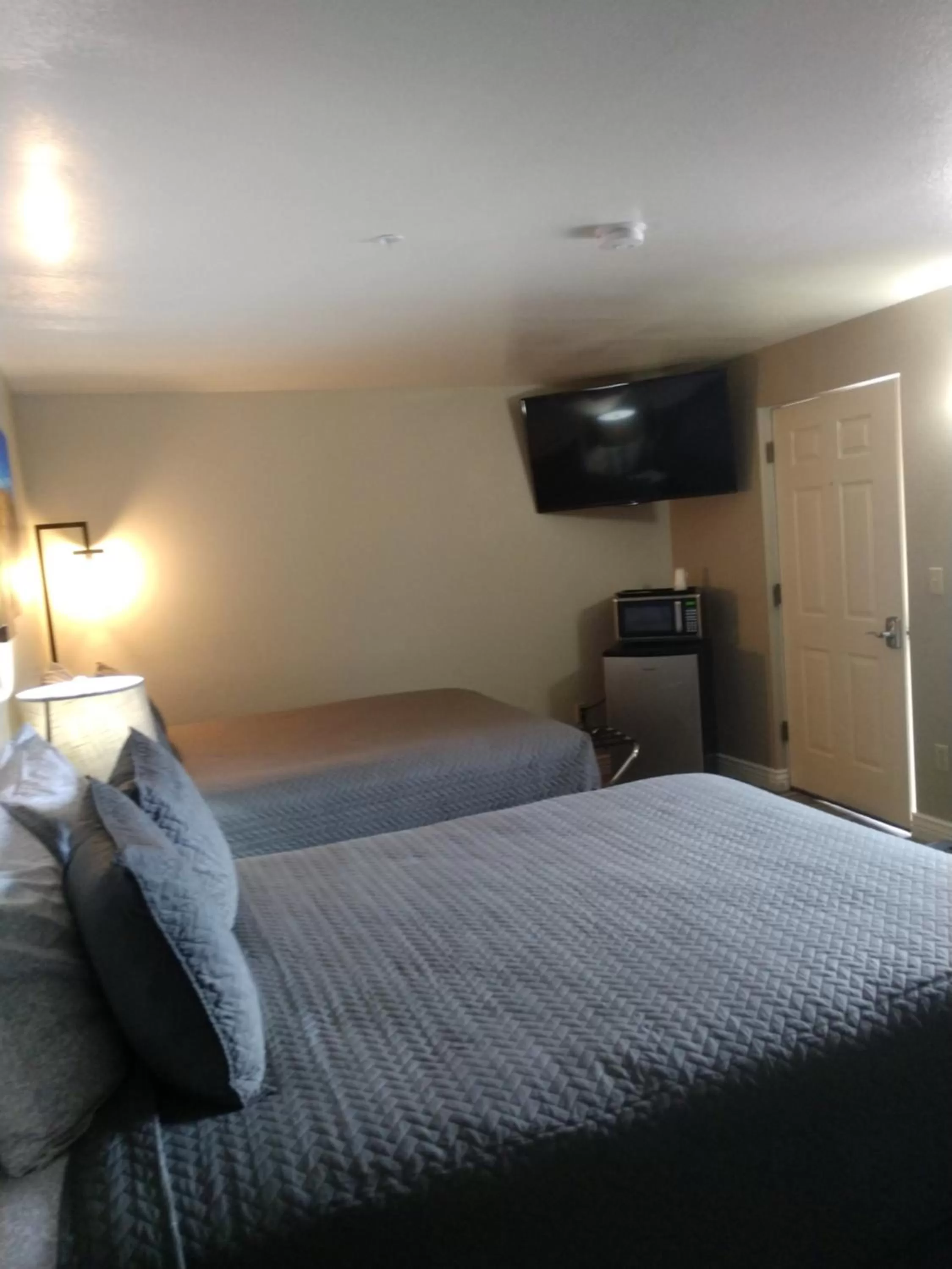 Bed in Red Rock Motel and Dam Motel