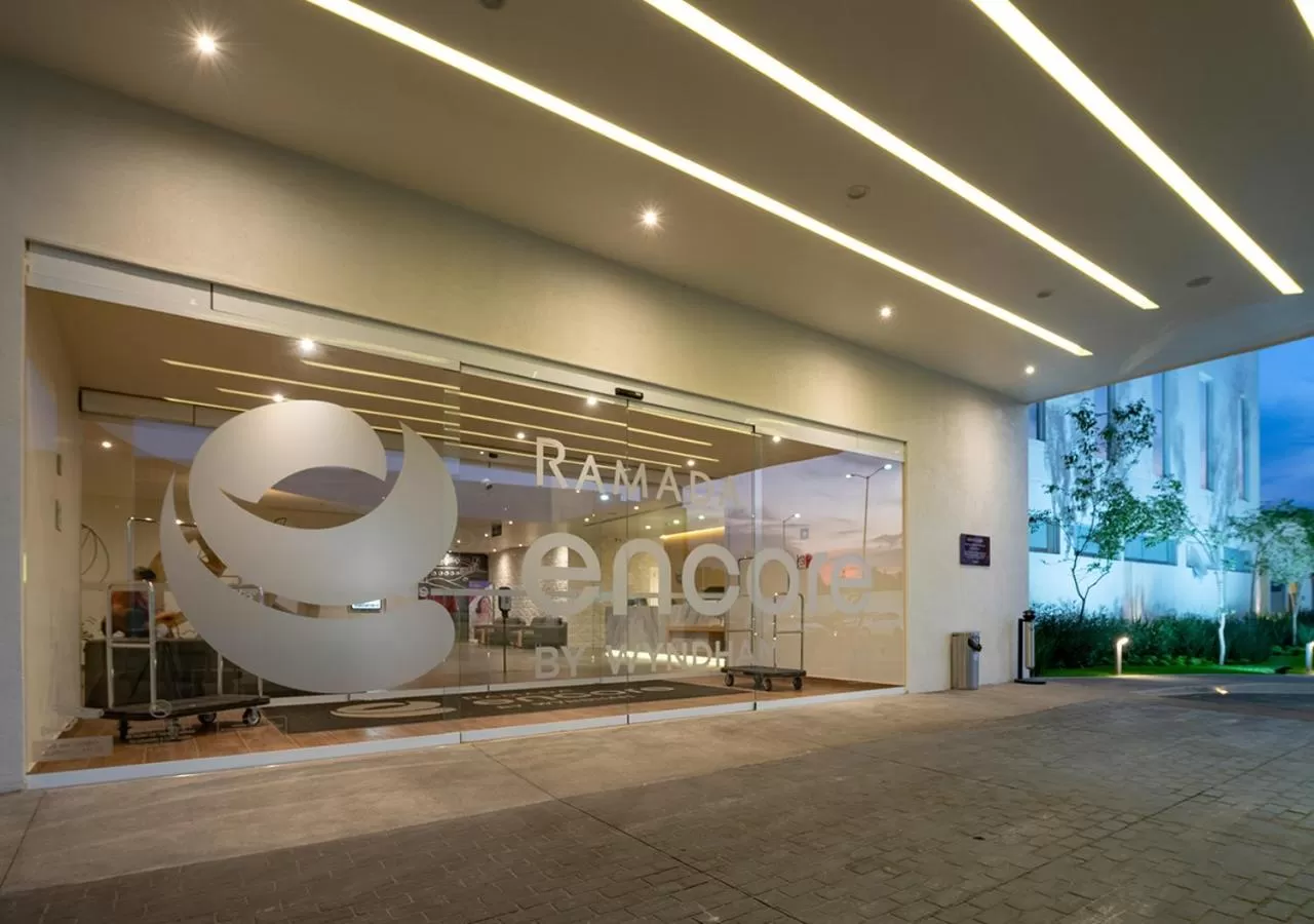 Facade/entrance in Ramada Encore by Wyndham Guadalajara Aeropuerto