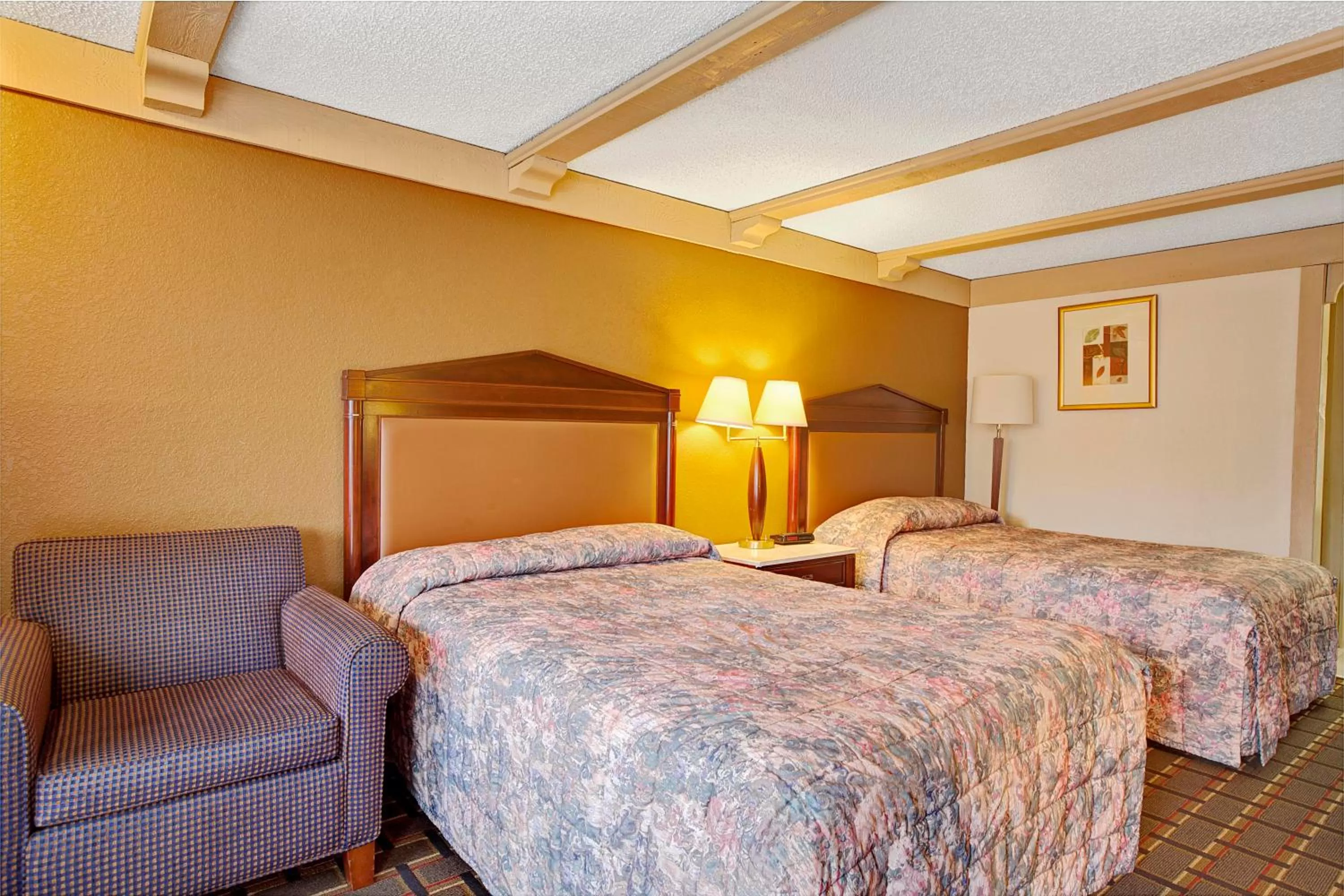 Bed in Knights Inn Greensburg