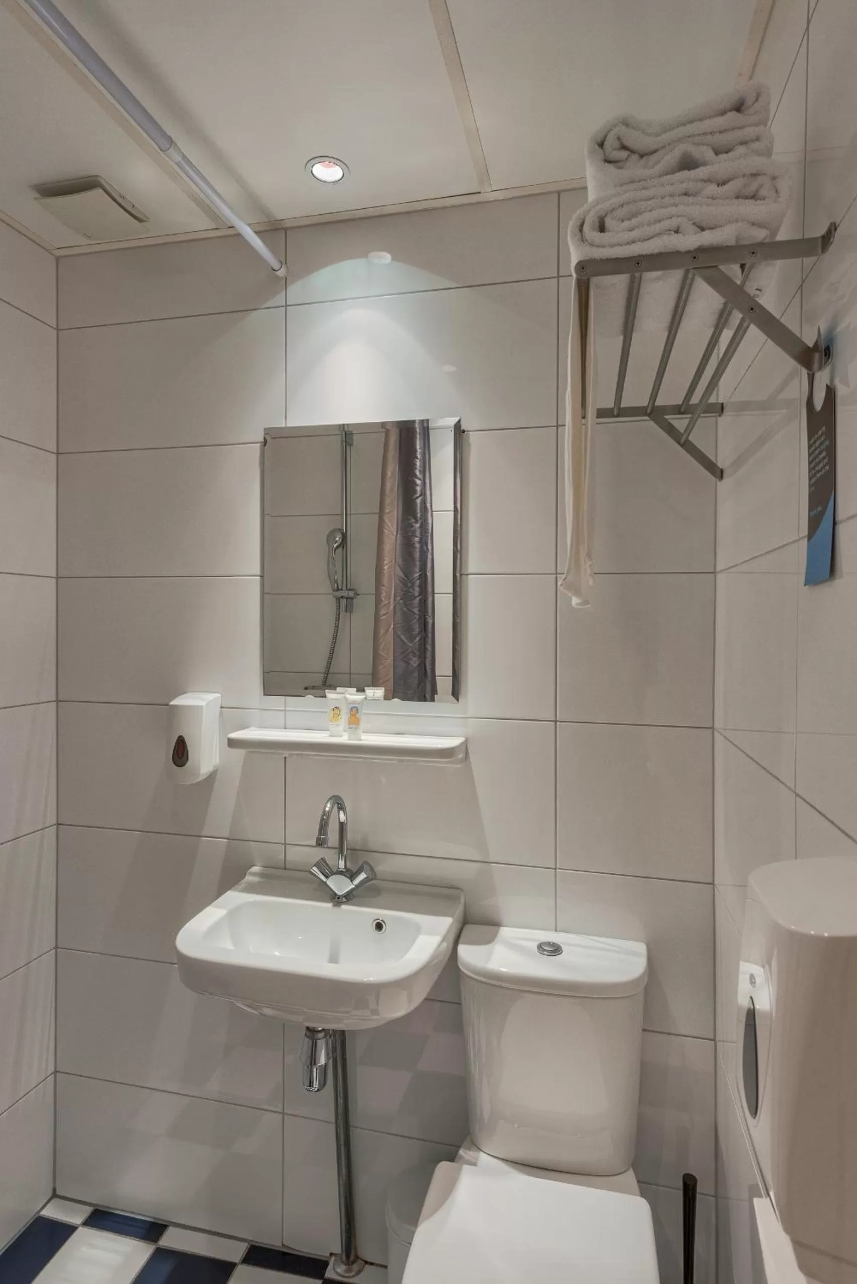 Shower in Hotel Damsquare