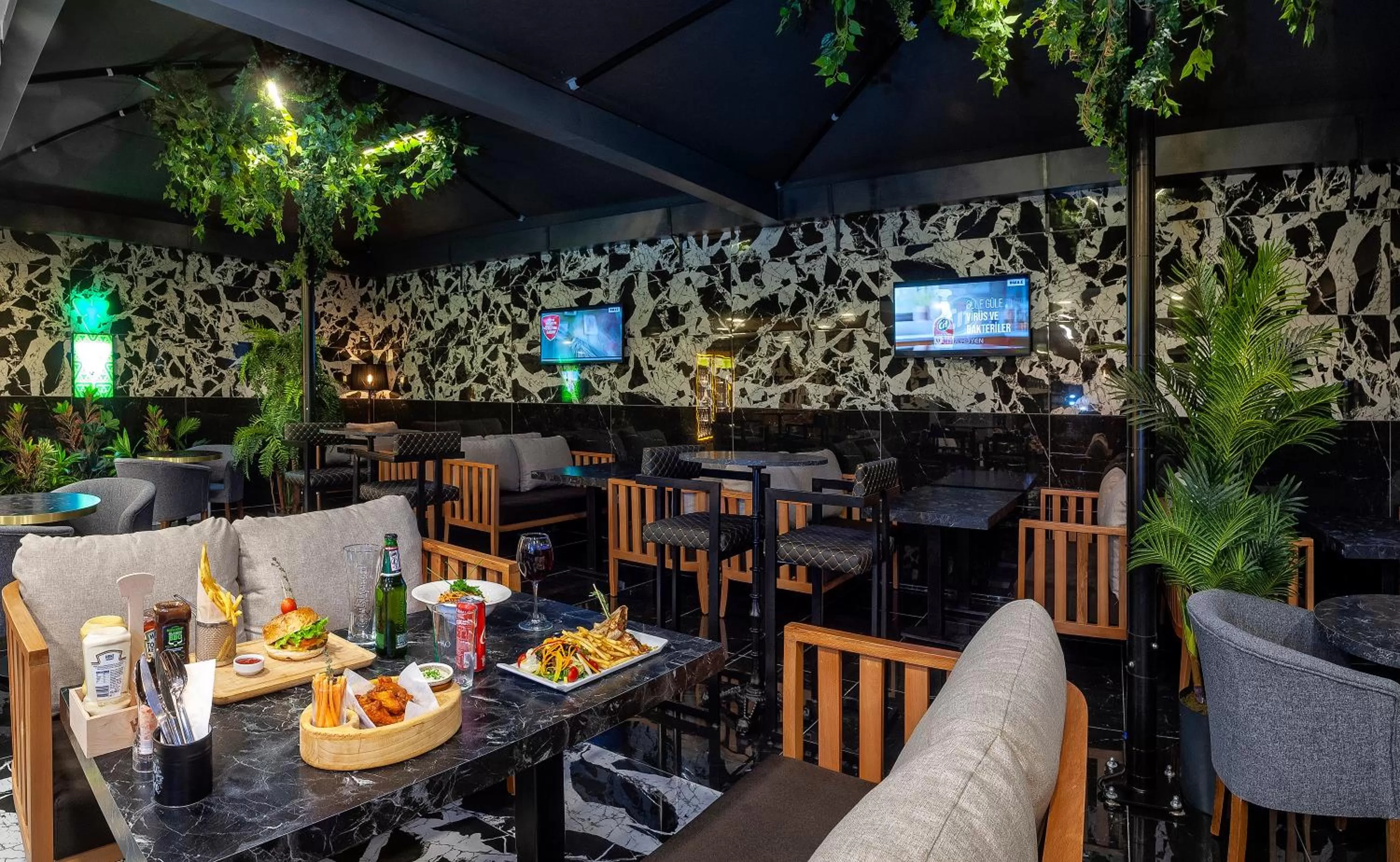 Restaurant/places to eat in Hotel Bossuite Business