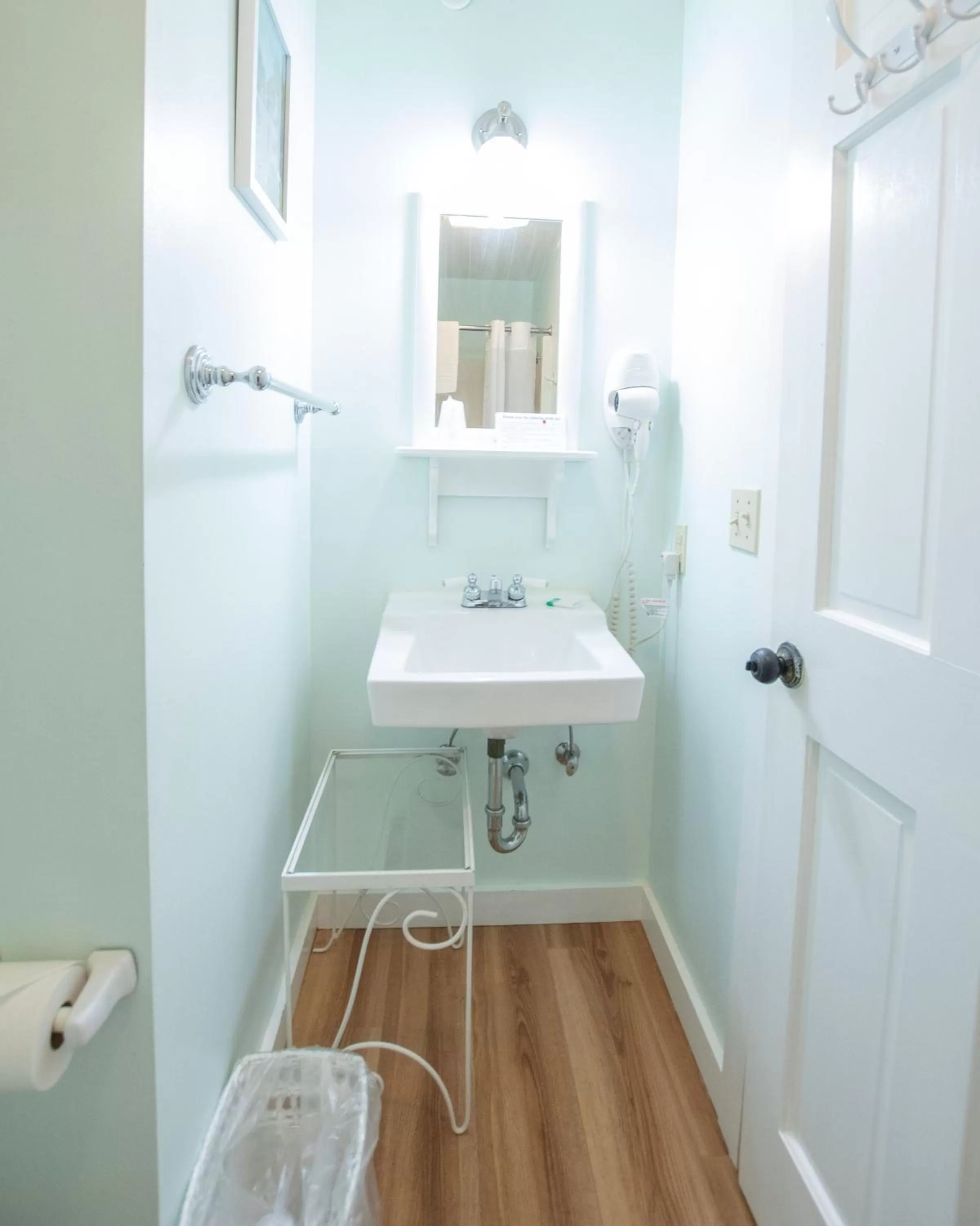 Bathroom in Terrace Inn and 1911 Restaurant