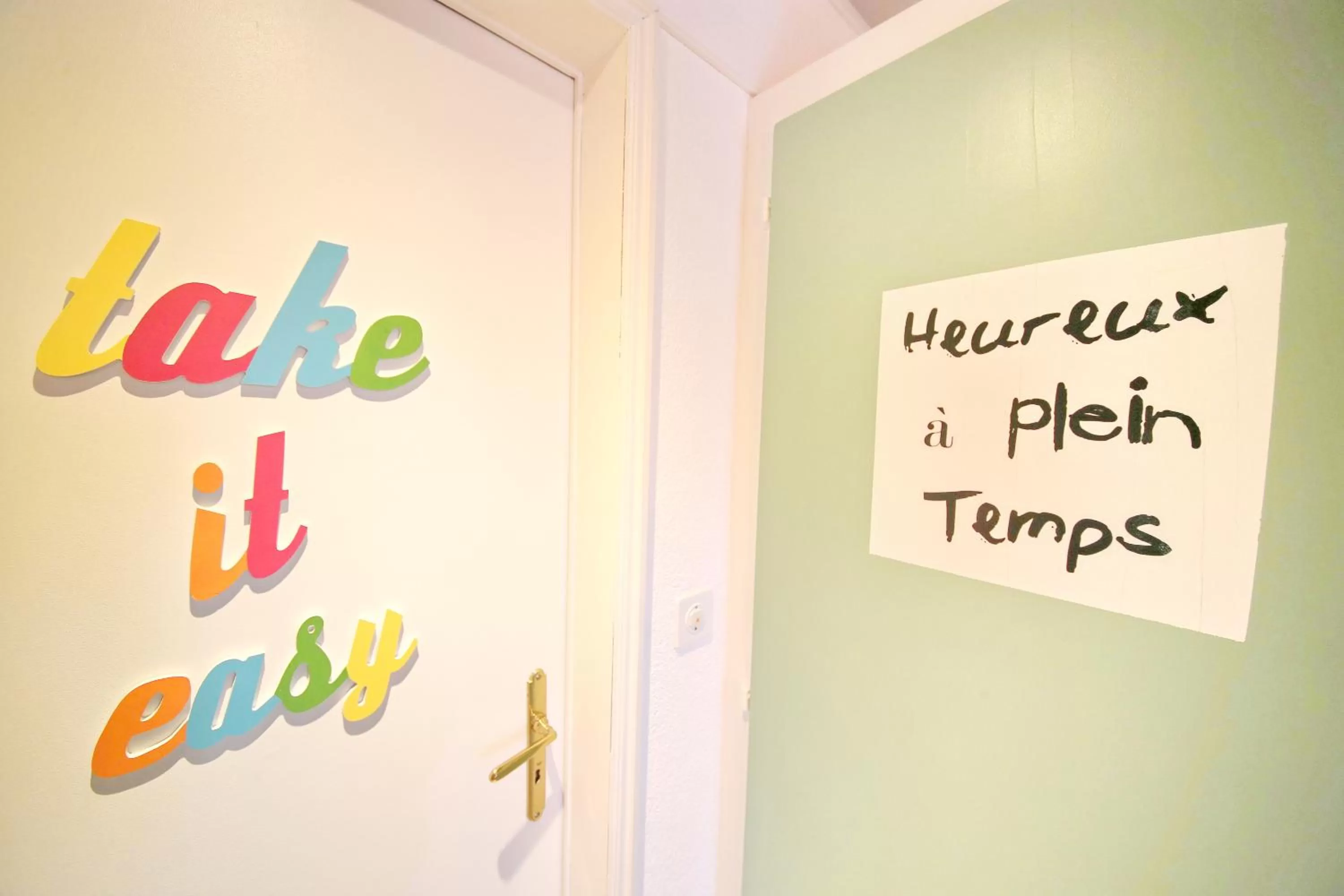 Logo/Certificate/Sign/Award in B&B Corseaux Beach & Riviera Beach