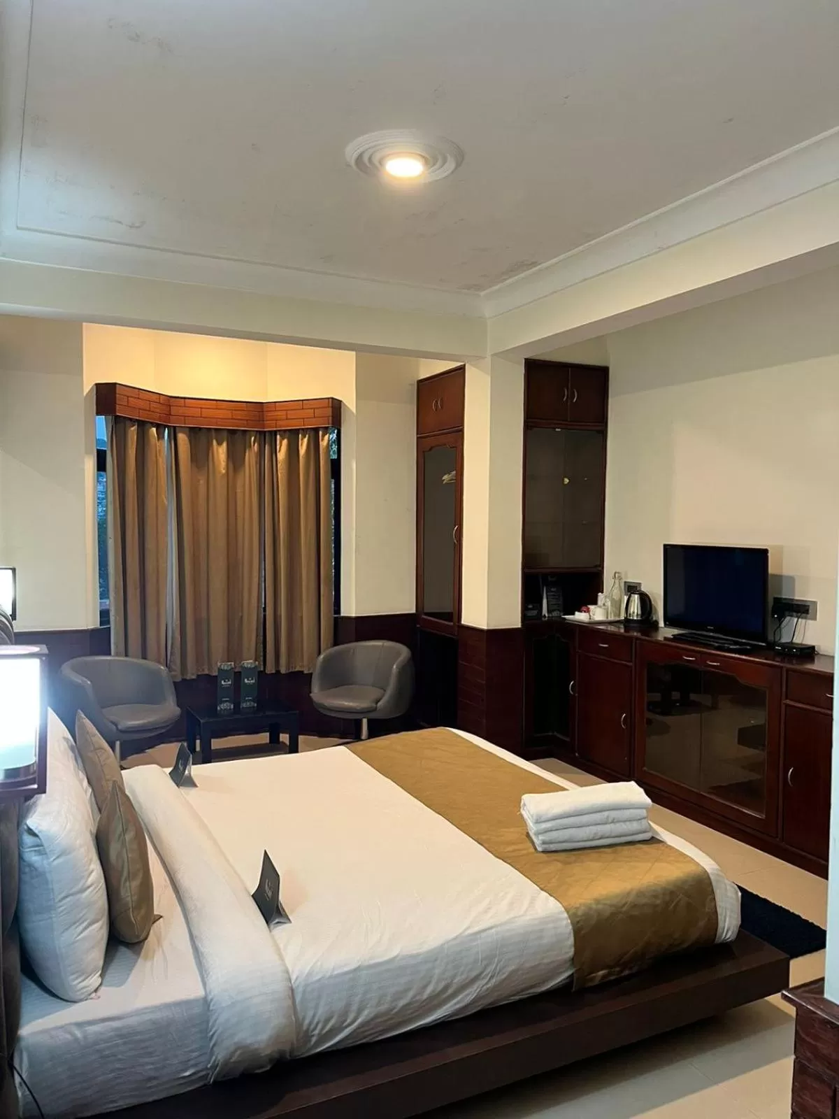 Bed in Muscatel Yavachi - 400 Mts from MG Marg