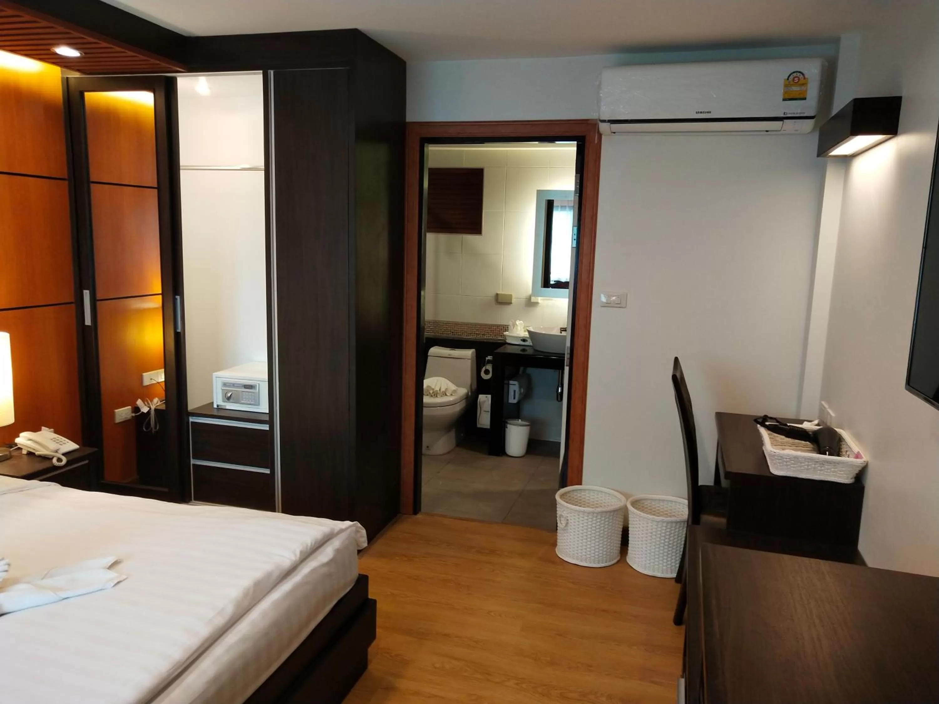 Photo of the whole room, Bed in Hotel De Wualai