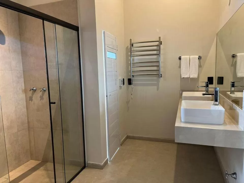 Shower in Kuriuwa Hotel