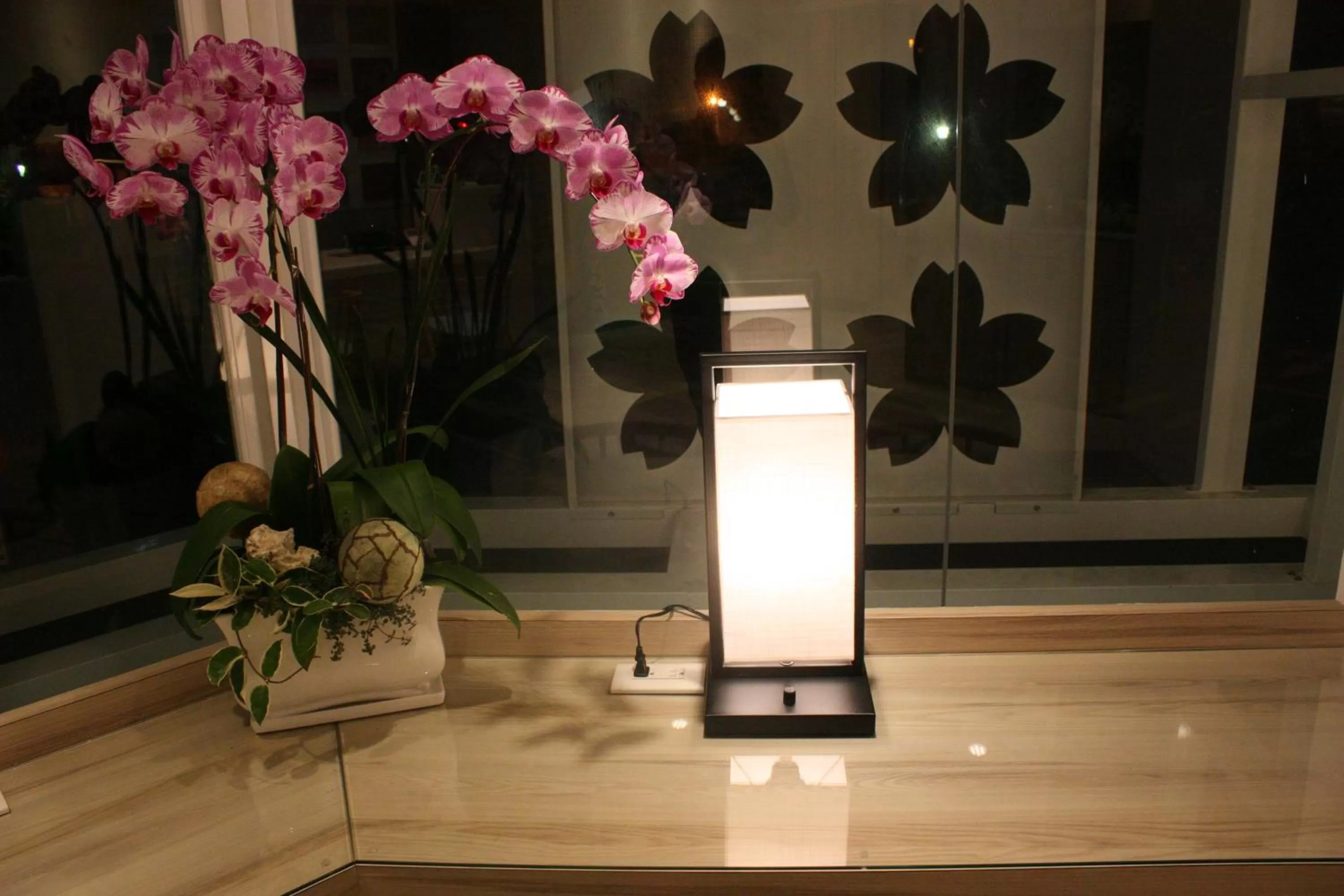 Communal lounge/ TV room in Shin Sei Bashi Hotel