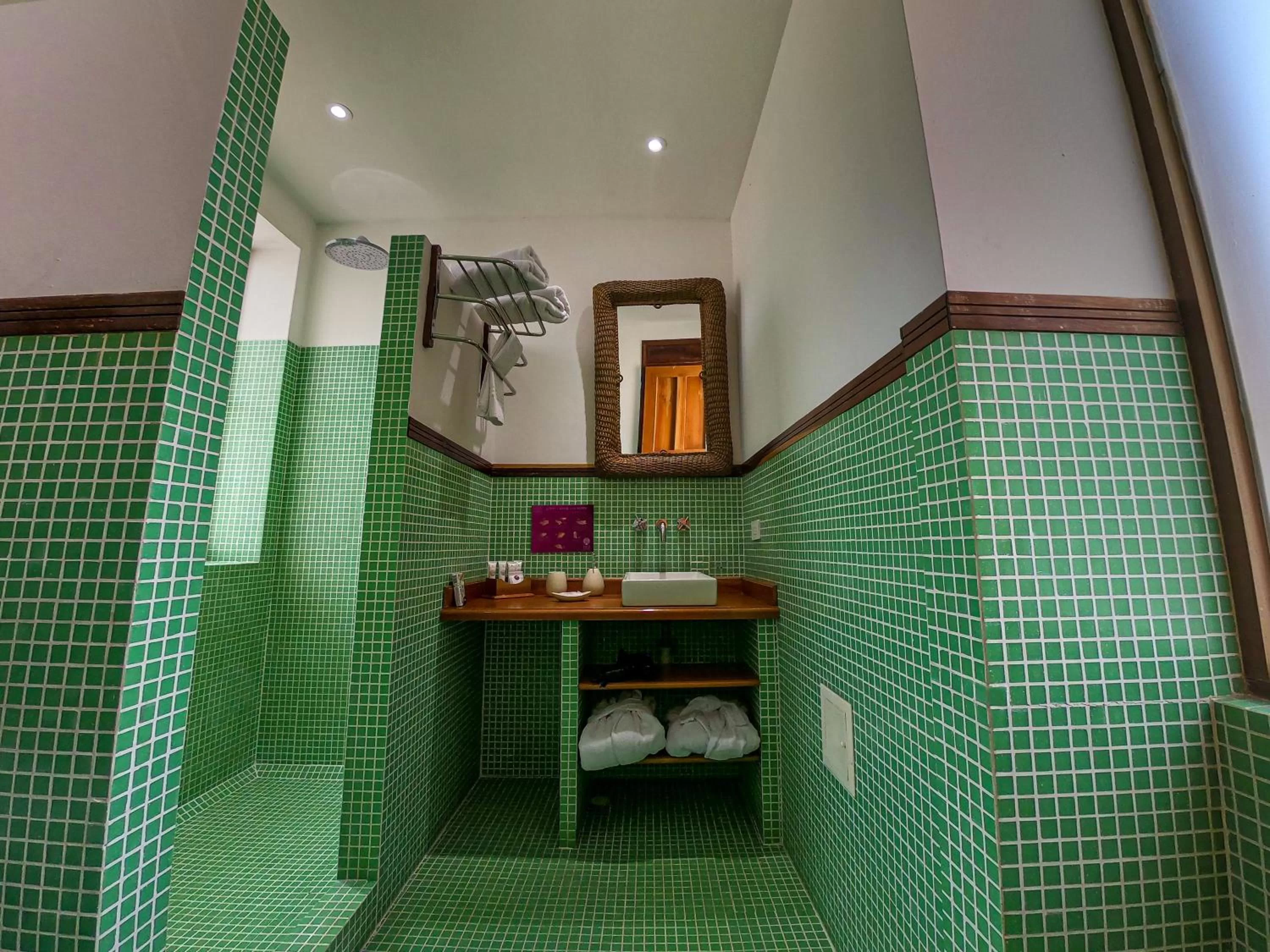 Bathroom in Casa de Isabella, a Kali Hotel