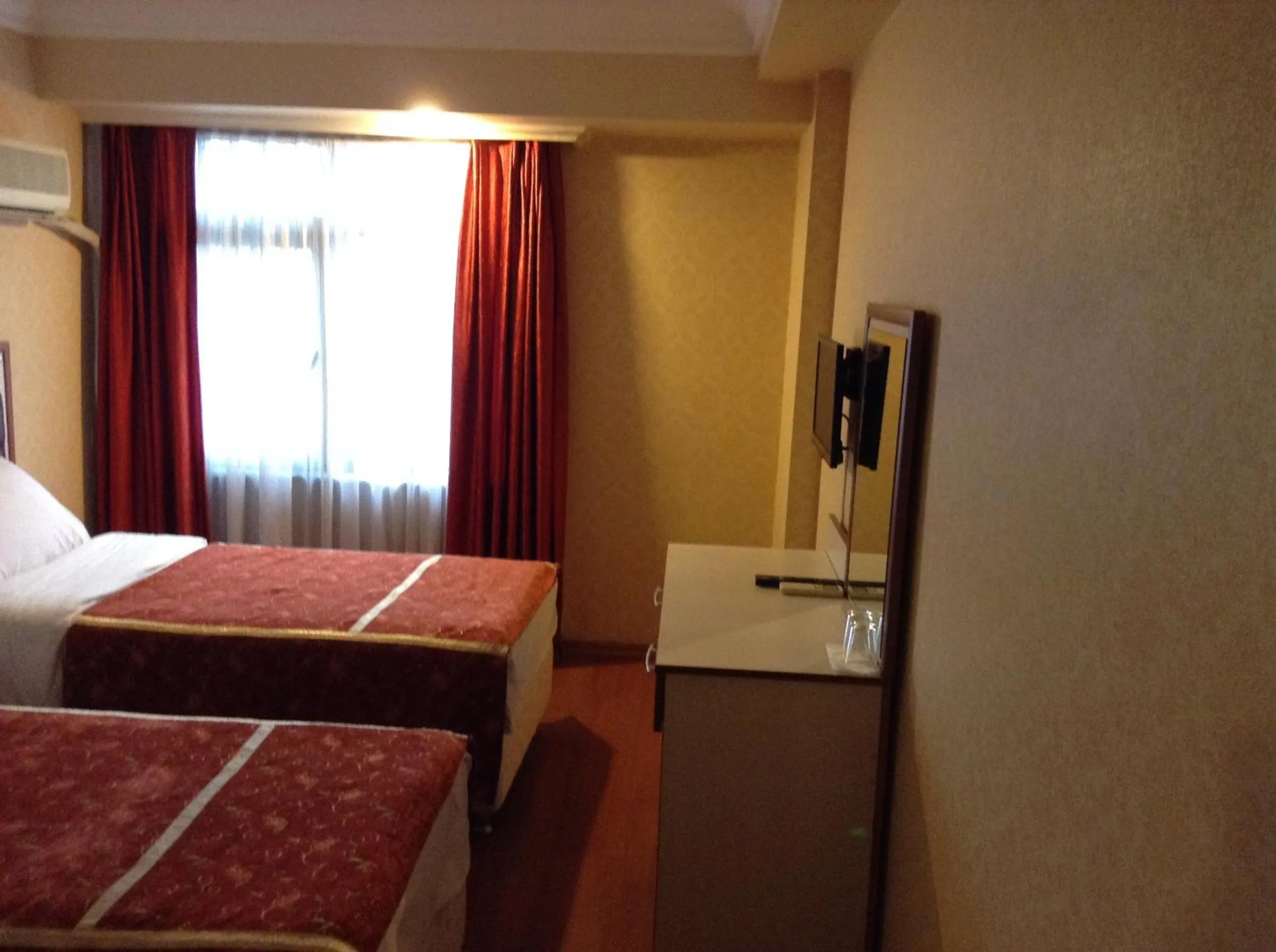 Day, Bed in Tayhan Hotel