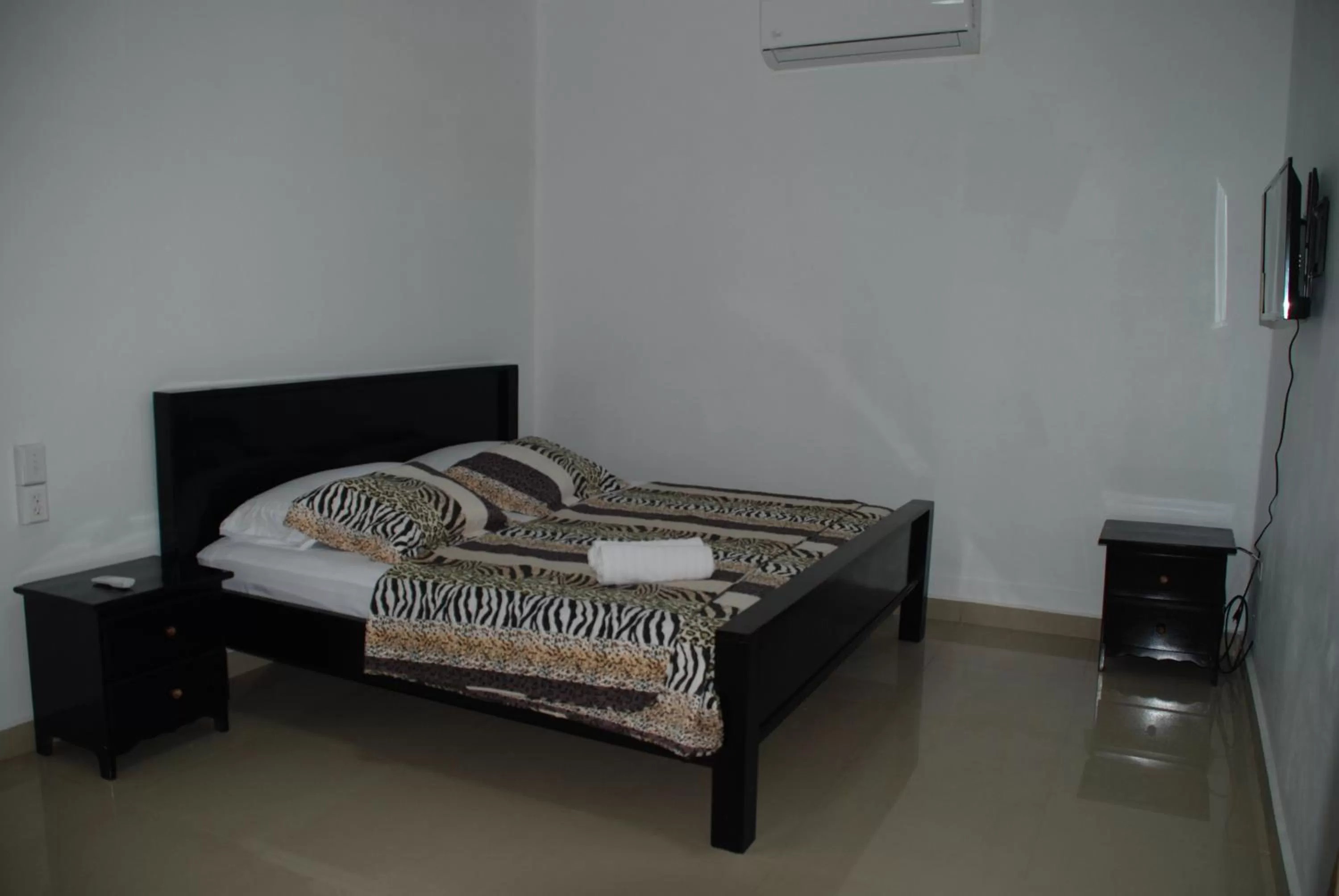 Bed in Hotel Coastalbay 2 & Golf Cart Rental