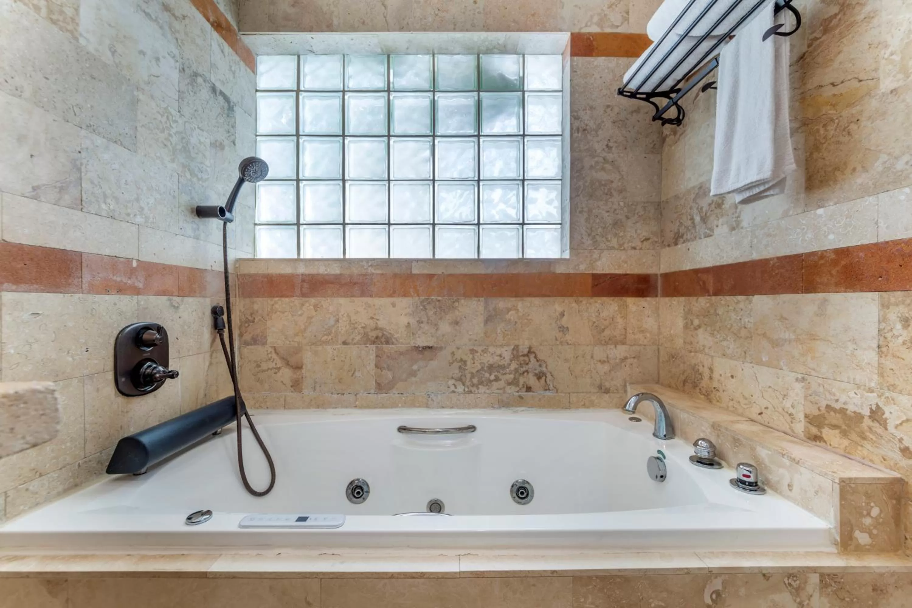 Bathroom in Hotel Impala by LuxUrban