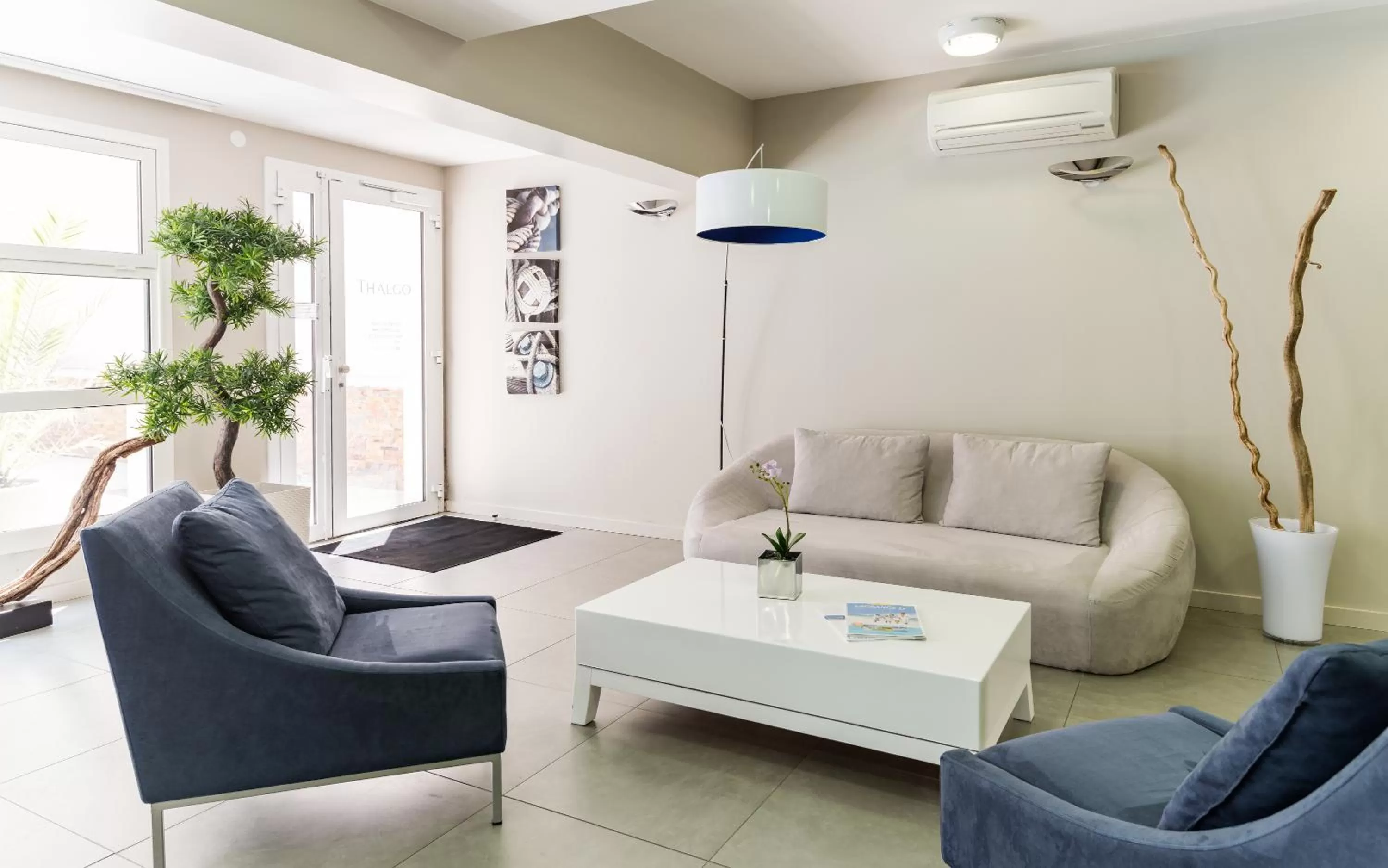 Lobby or reception in Lagrange Vacances Les Patios Eugénie