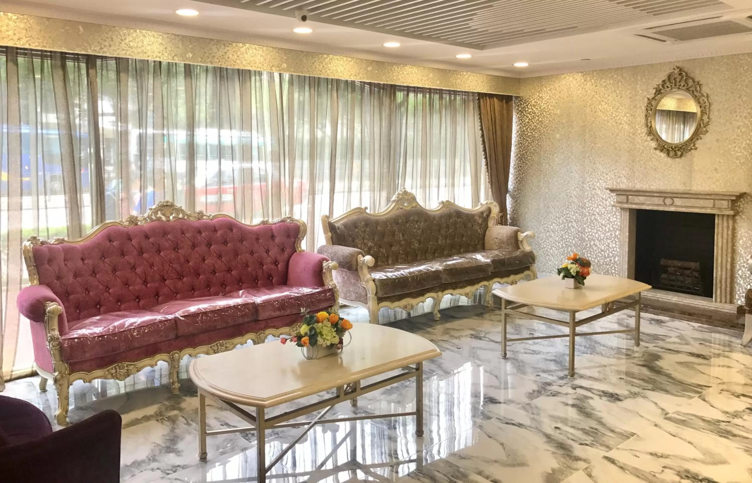 Seating area in Best Western Plus Tsim Sha Tsui