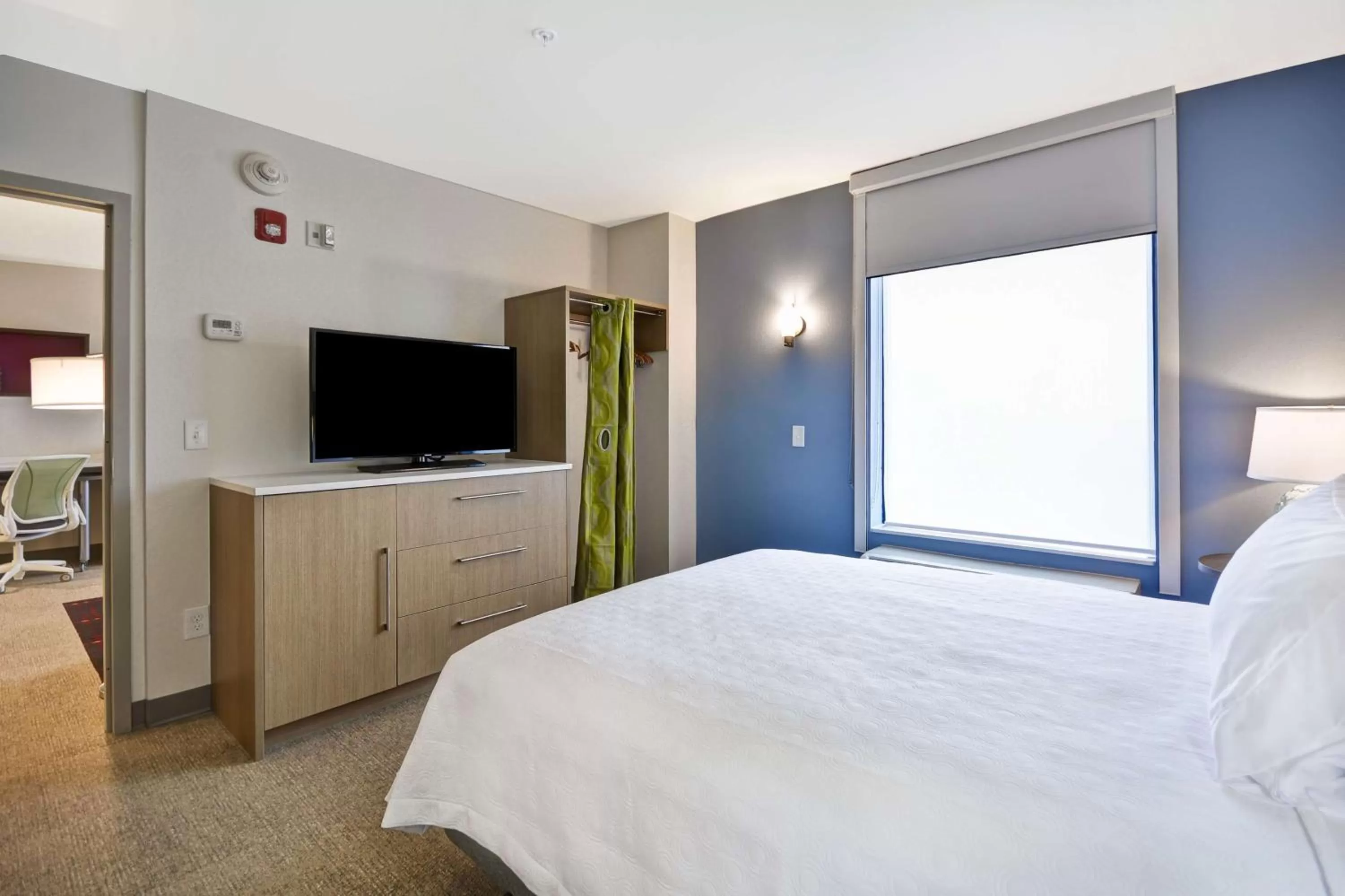 Bed in Home2 Suites By Hilton Columbus Airport East Broad