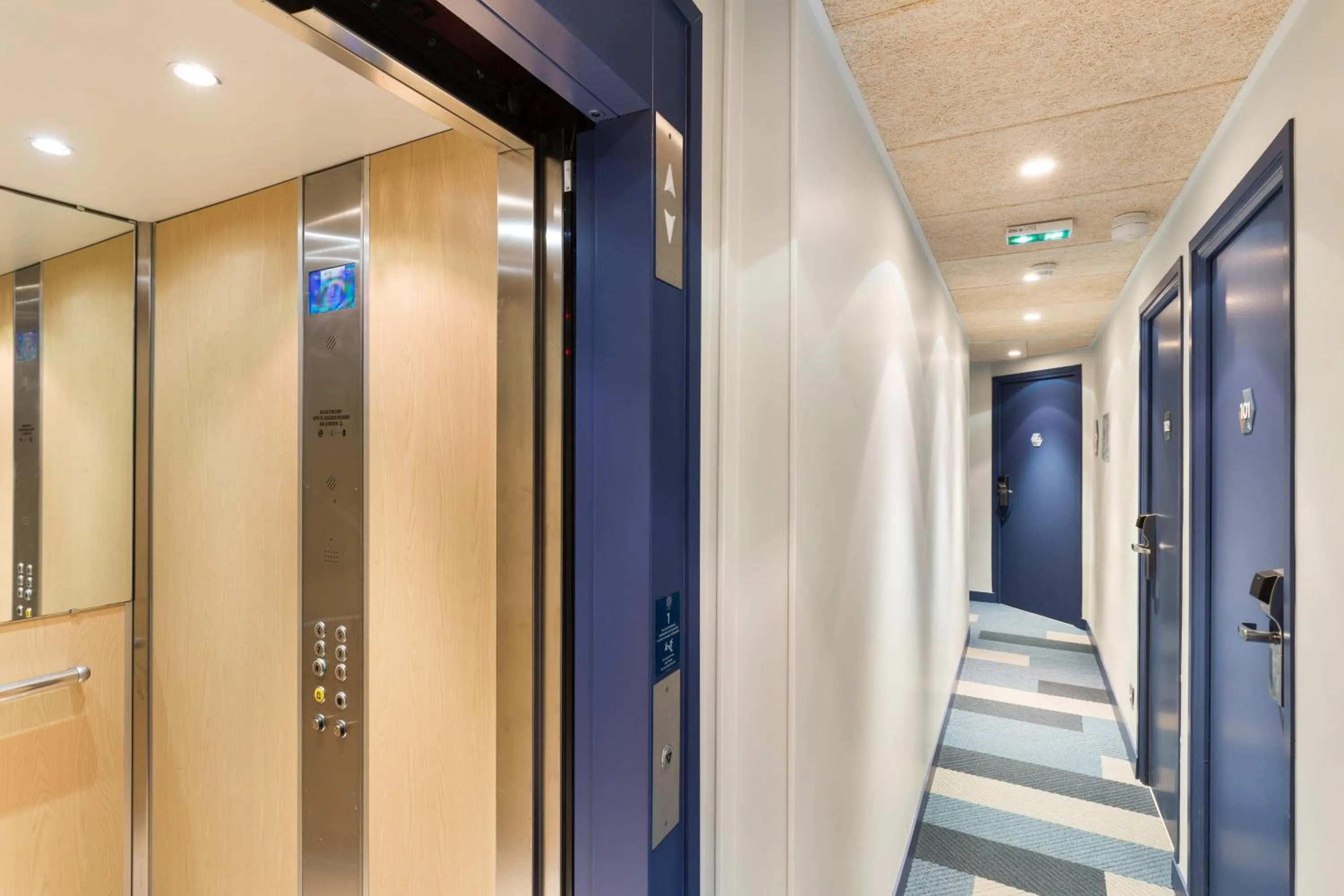 Area and facilities, Business Area/Conference Room in Hôtel Ozz by Happyculture