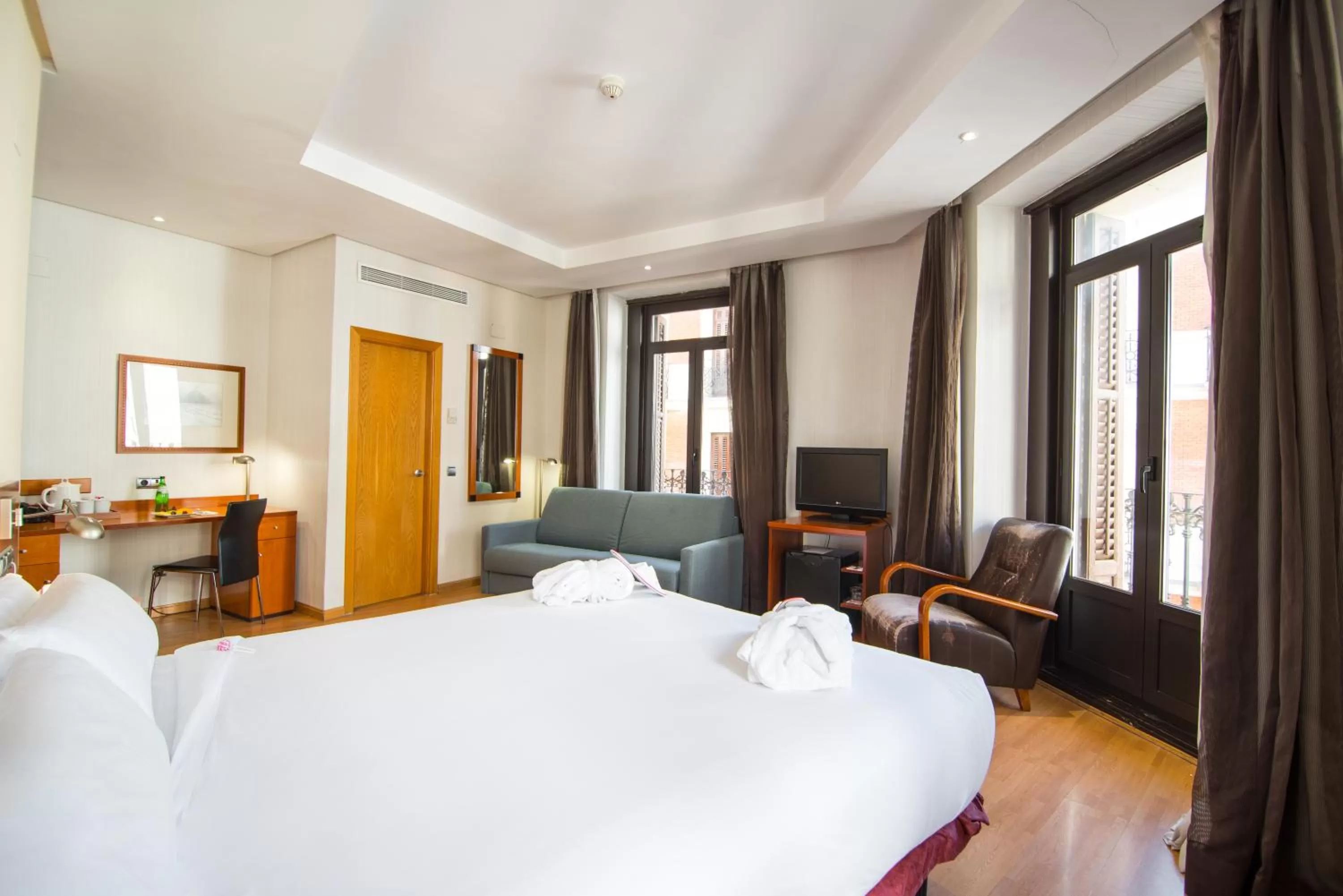 TV and multimedia, Bed in Petit Palace Preciados