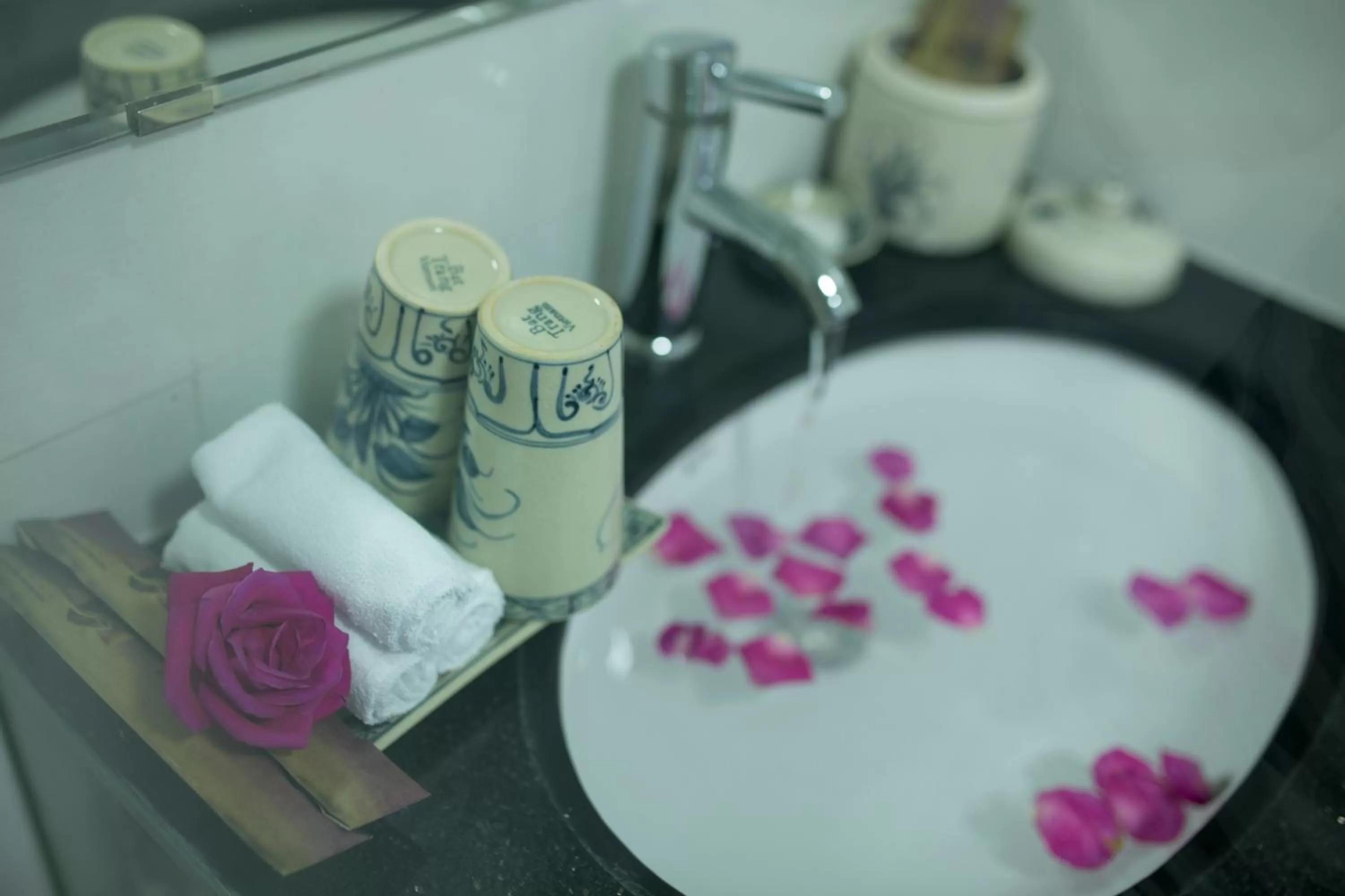 Bathroom in Antique Angel Hotel