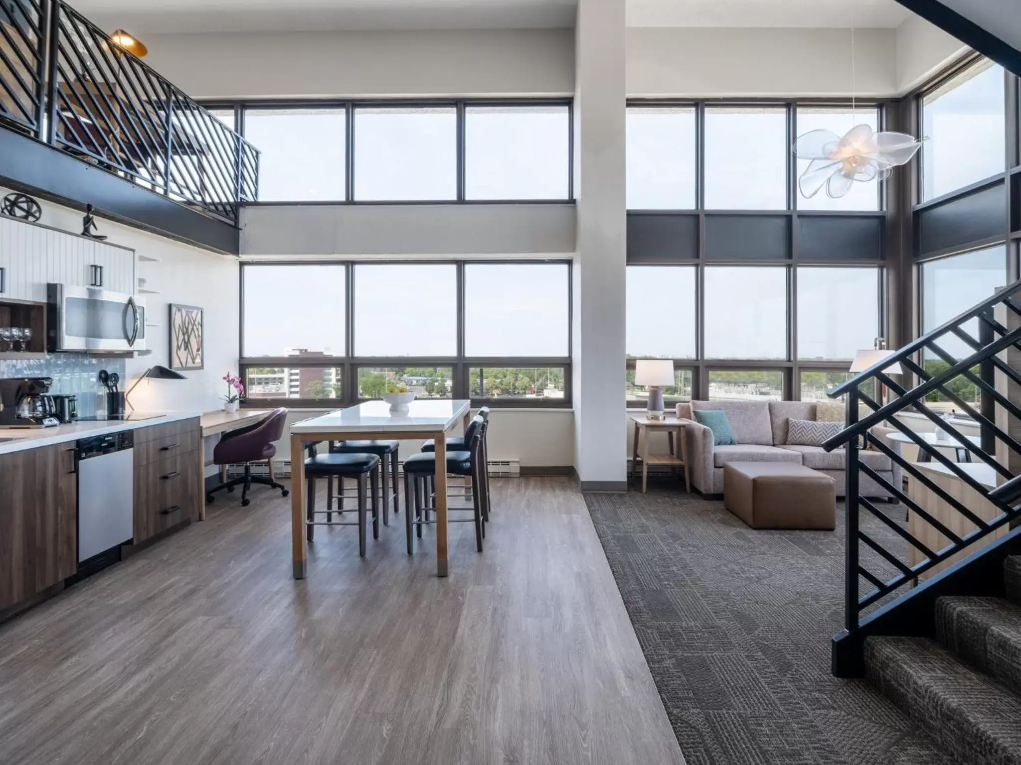 One-Bedroom Penthouse King Suite with Sofa Bed in Staybridge Suites Chicago O'Hare - Rosemont by IHG One-Bedroom Penthouse King Suite with Sofa Bed in Staybridge Suites Chicago O'Hare - Rosemont by IHG