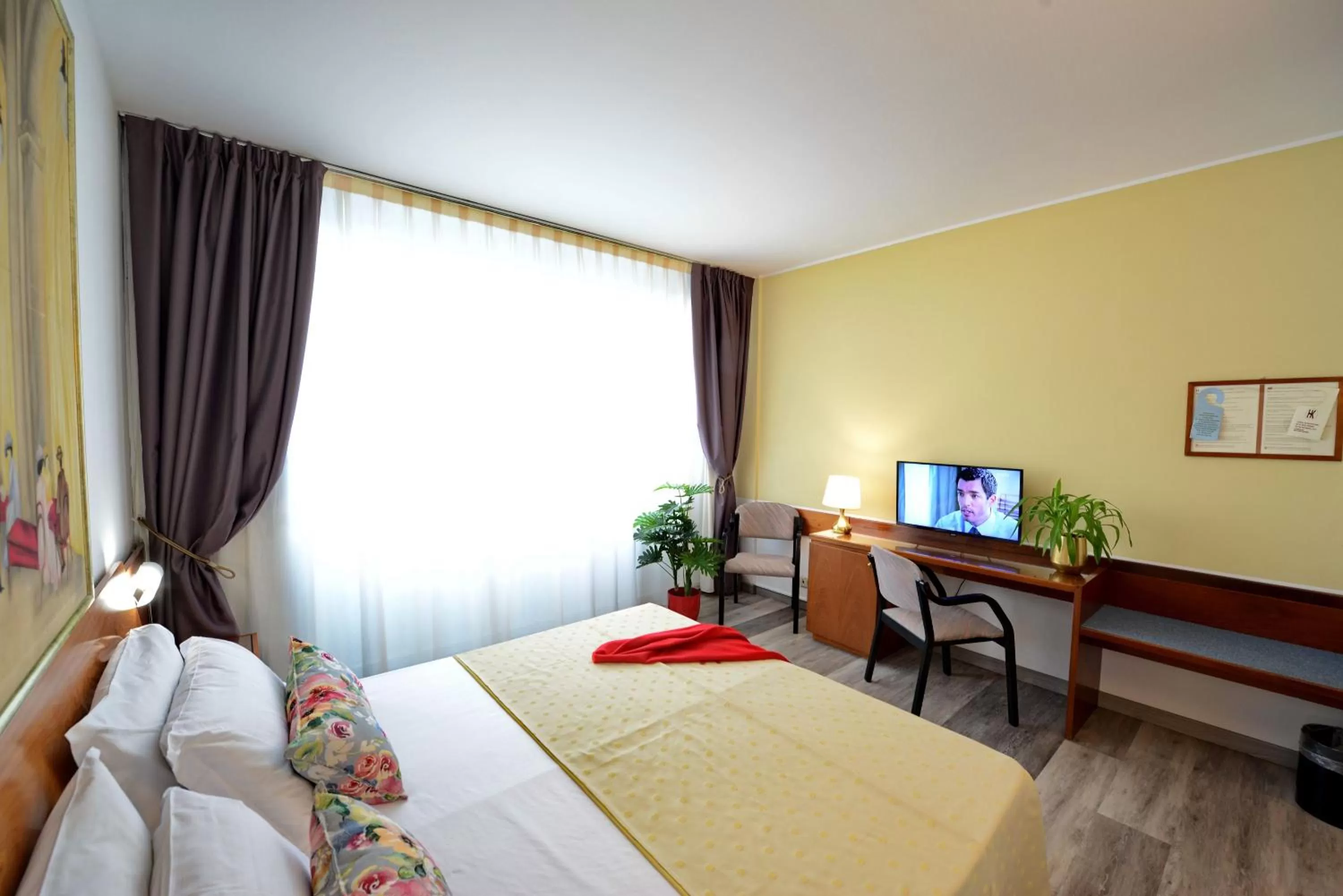 Photo of the whole room, Bed in Hotel Krystal