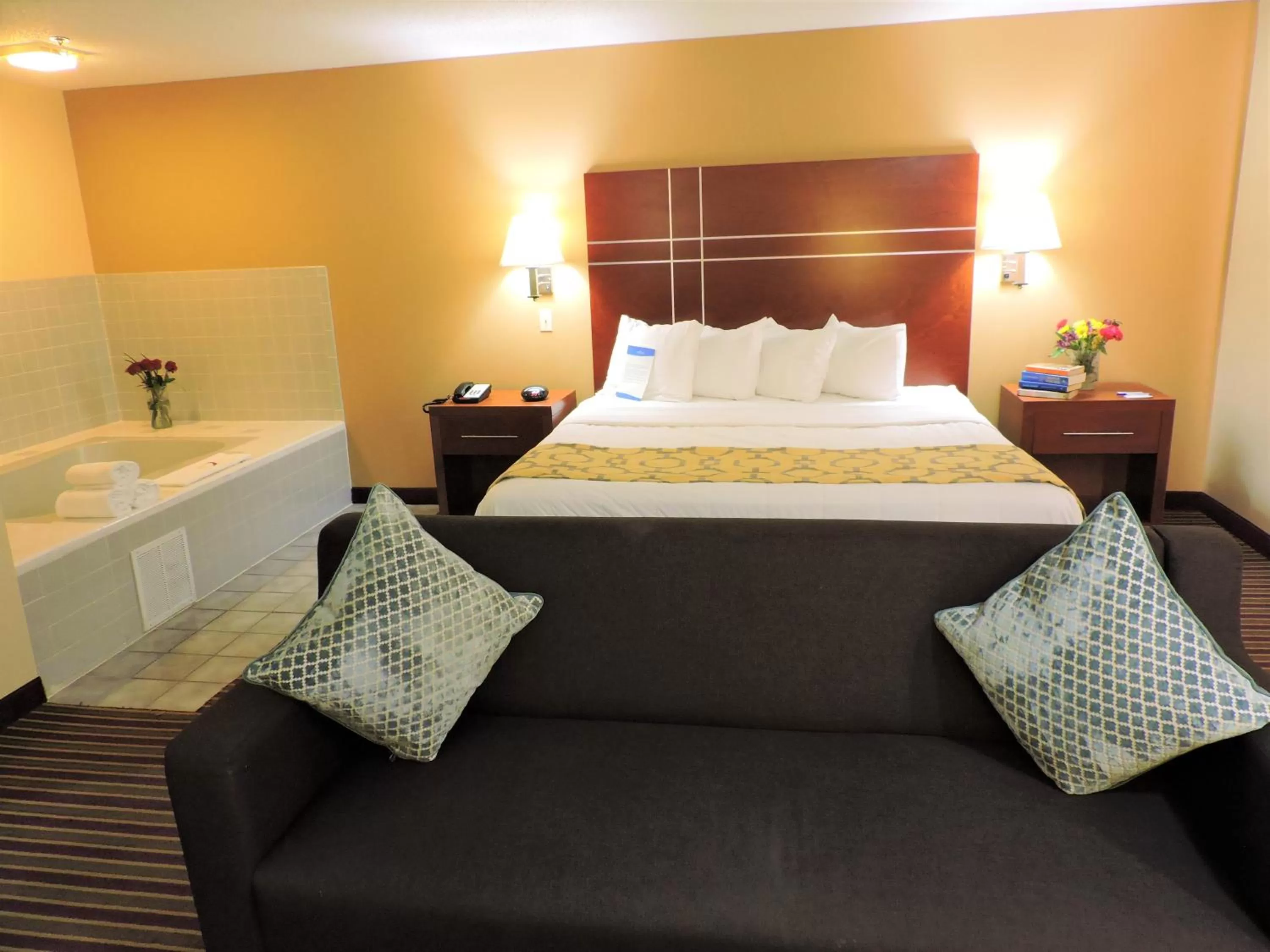 Bed in Baymont by Wyndham Bowling Green