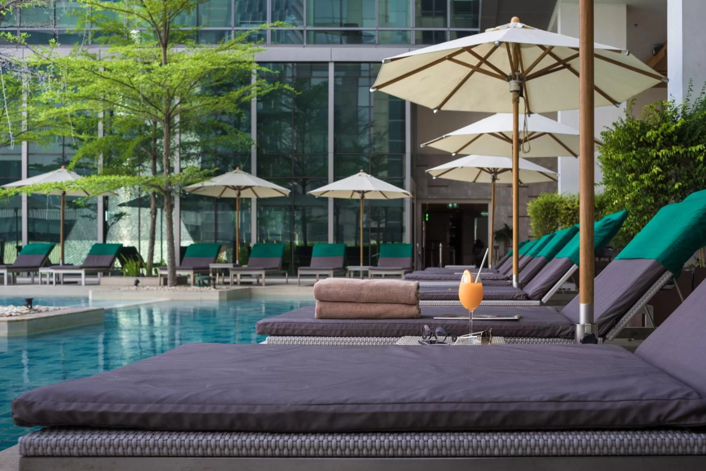 Swimming pool in Sivatel Bangkok Hotel