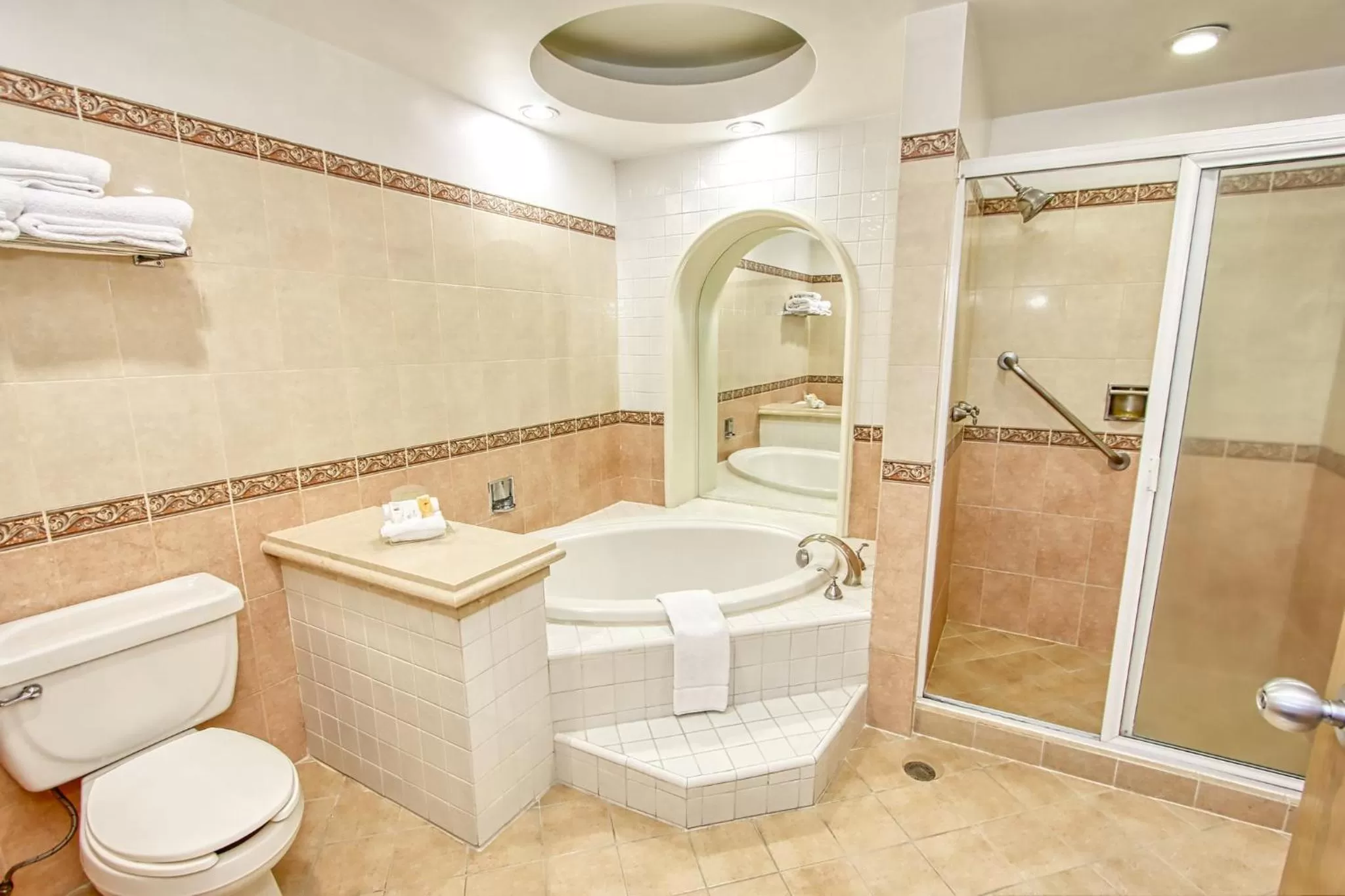 Photo of the whole room in Holiday Inn Leon-Convention Center by IHG