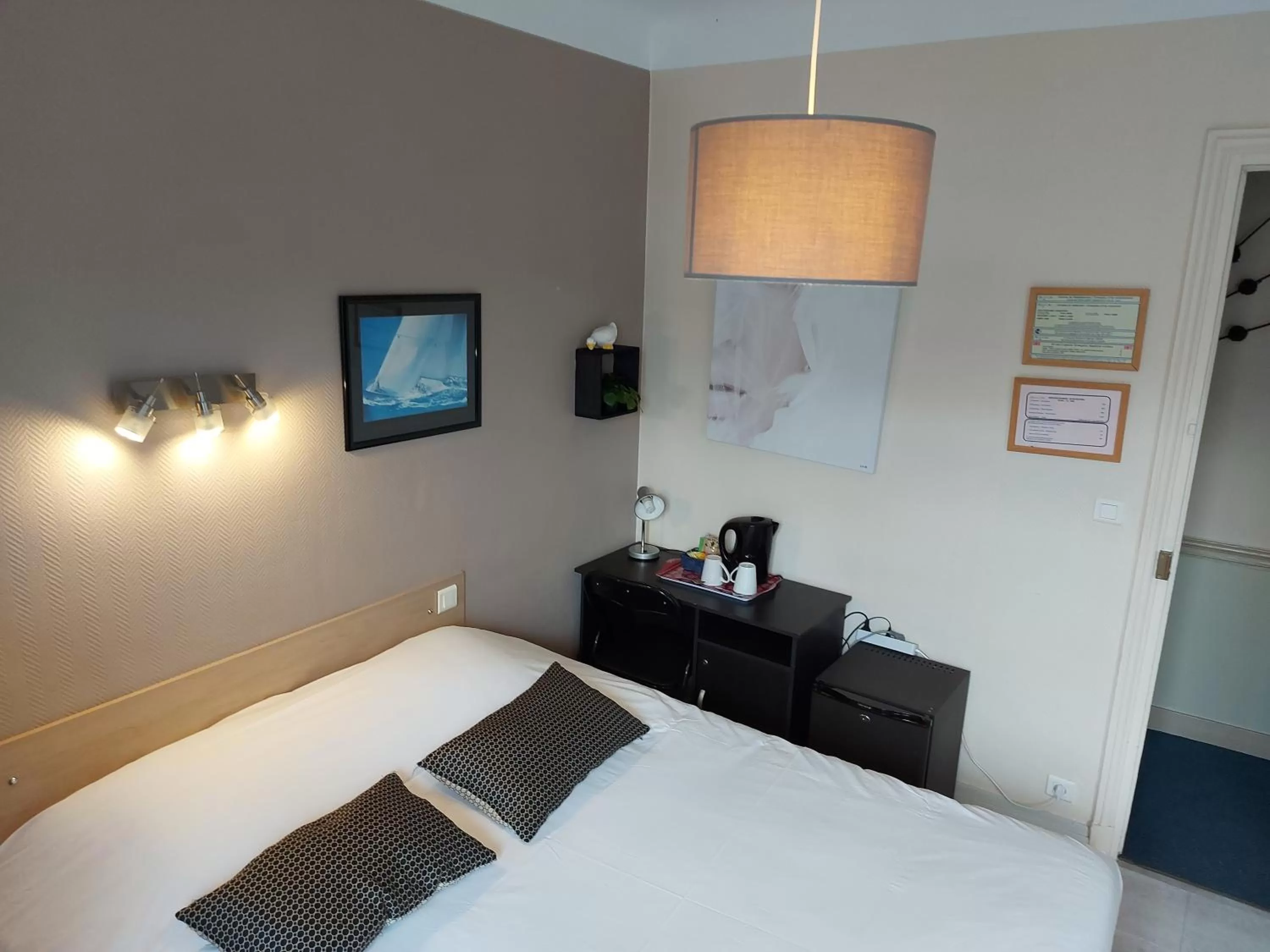 Bed in Hotel De La Paix