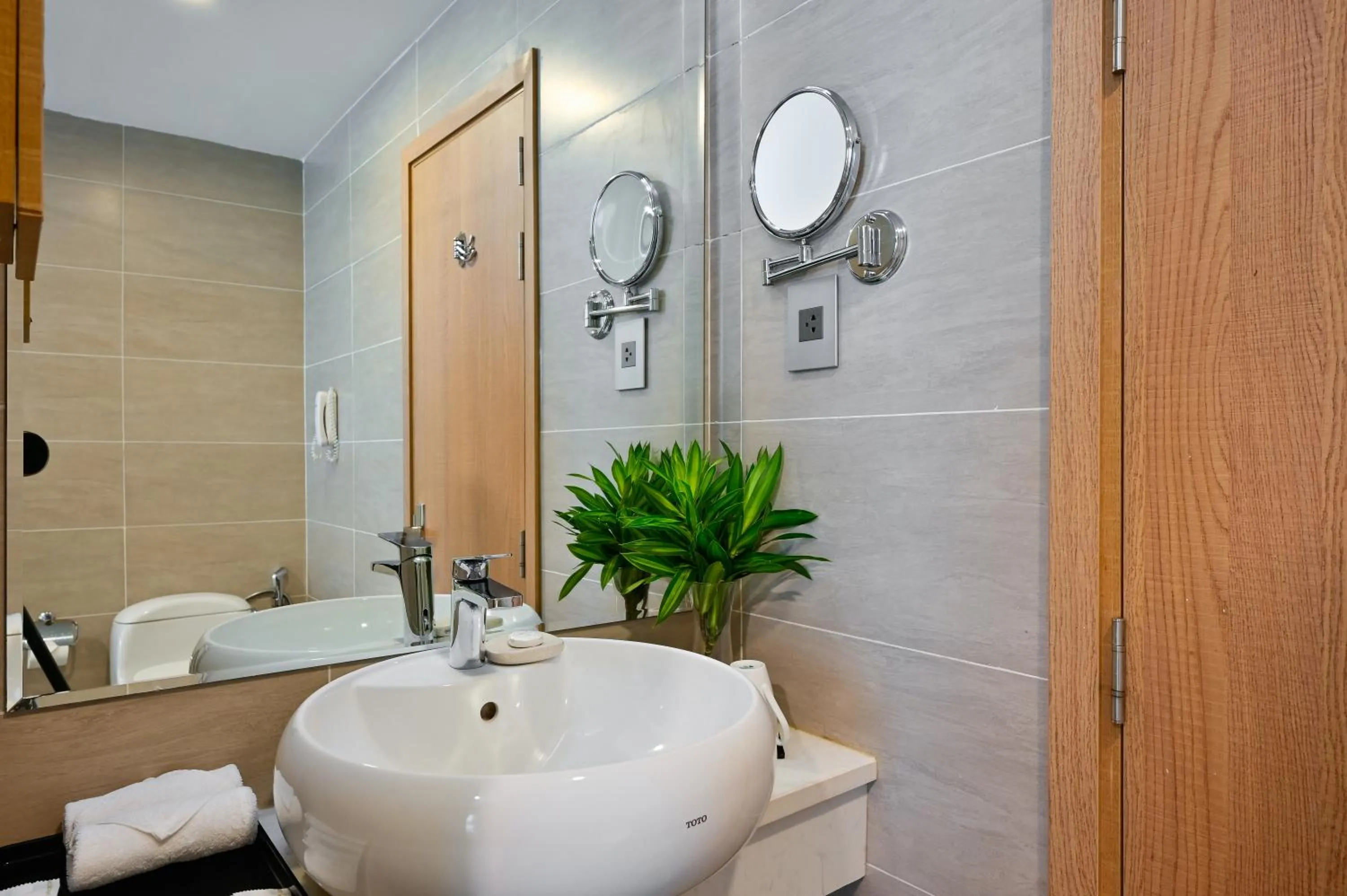 Toilet in Muong Thanh Grand Saigon Centre Hotel