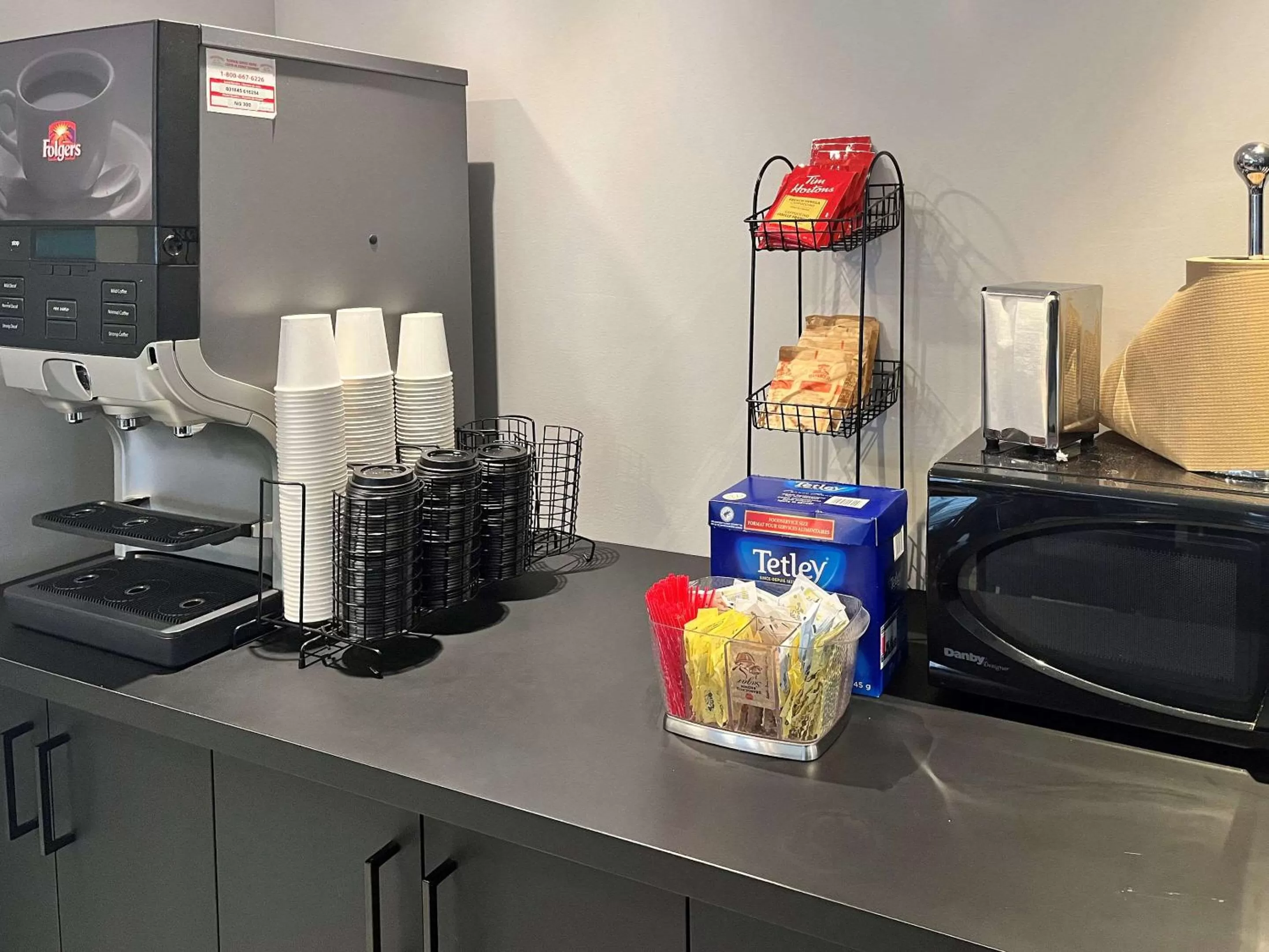 Breakfast in Econo Lodge Airport Quebec