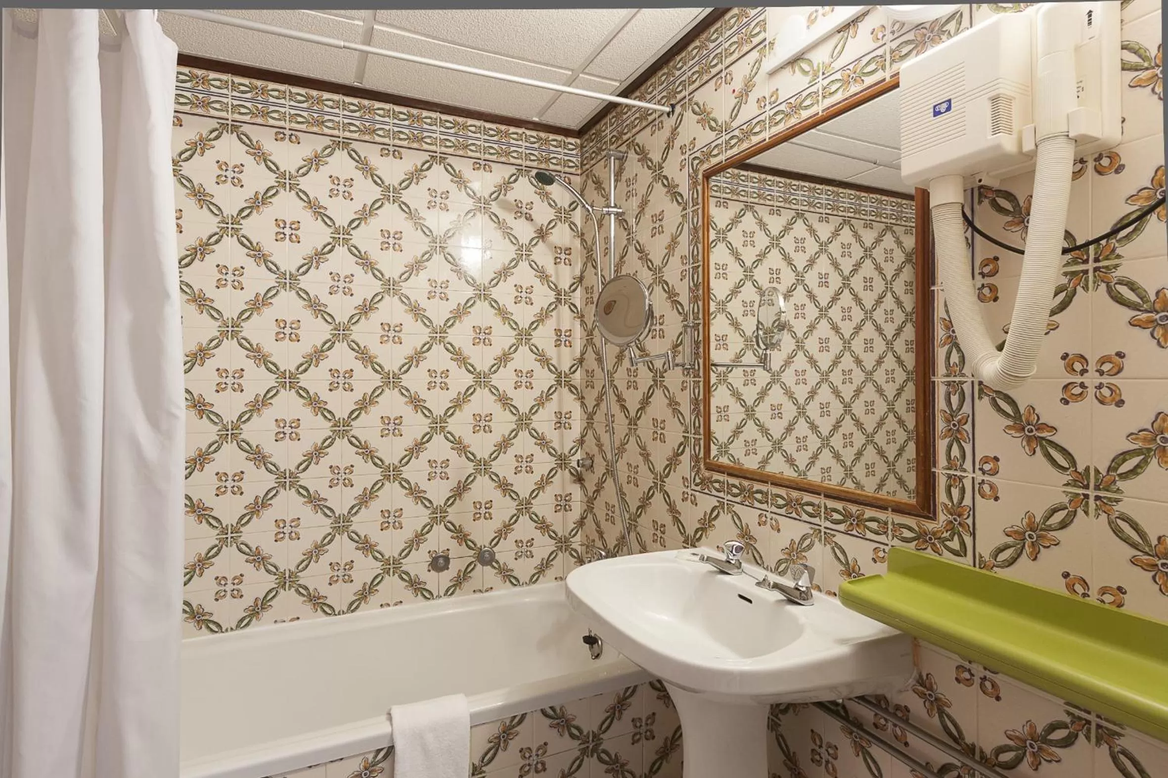 Two-Bedroom Apartment with Balcony or Terrace in Apartamentos Do Parque