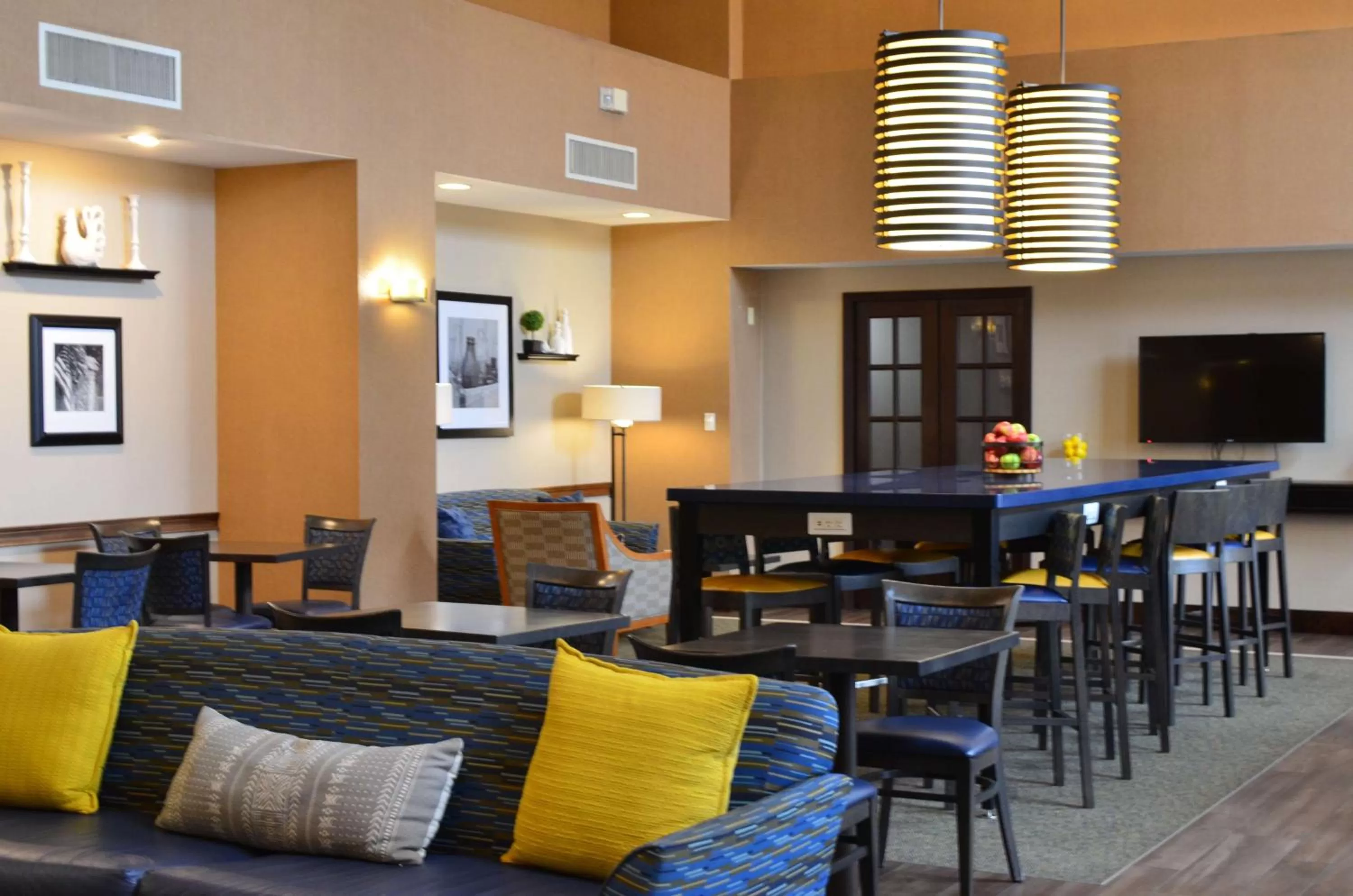 Lobby or reception in Hampton Inn & Suites Madisonville