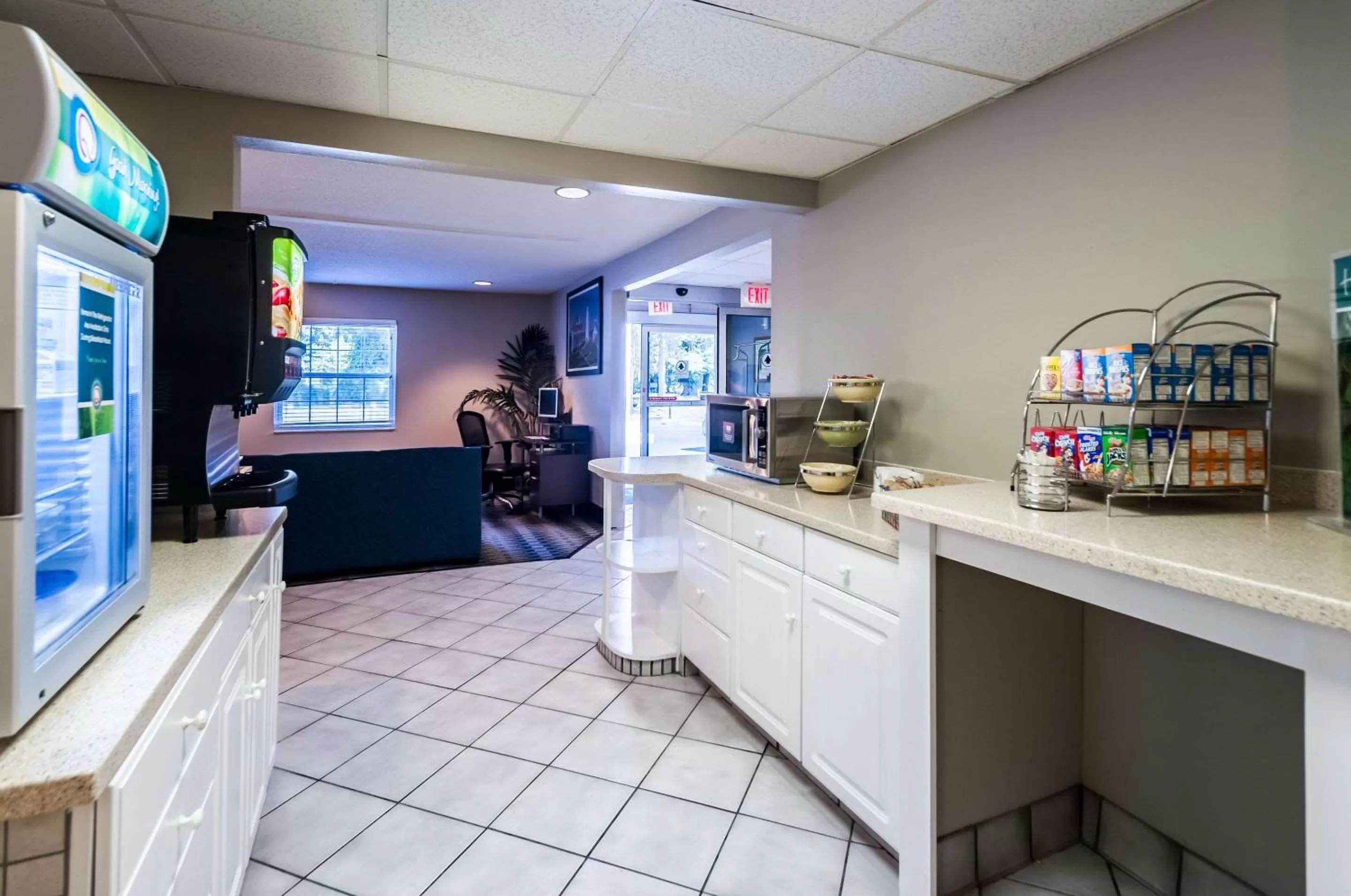 Restaurant/places to eat in Quality Inn Solomons - Beacon Marina