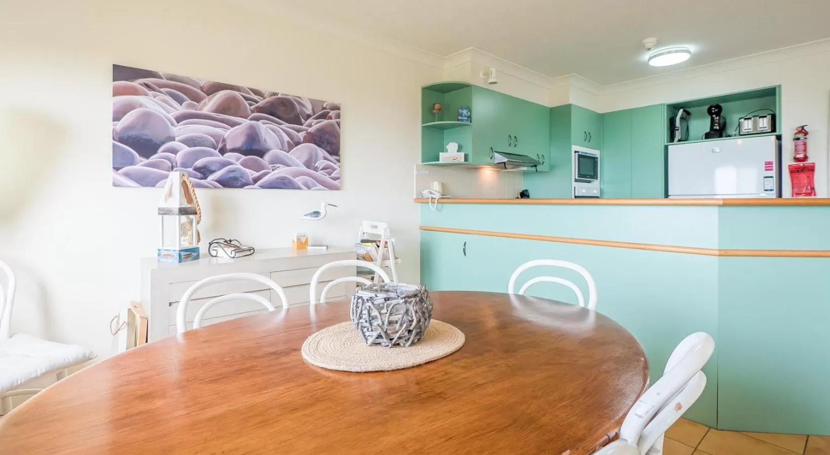Kitchen or kitchenette in Currumbin Sands On The Beach
