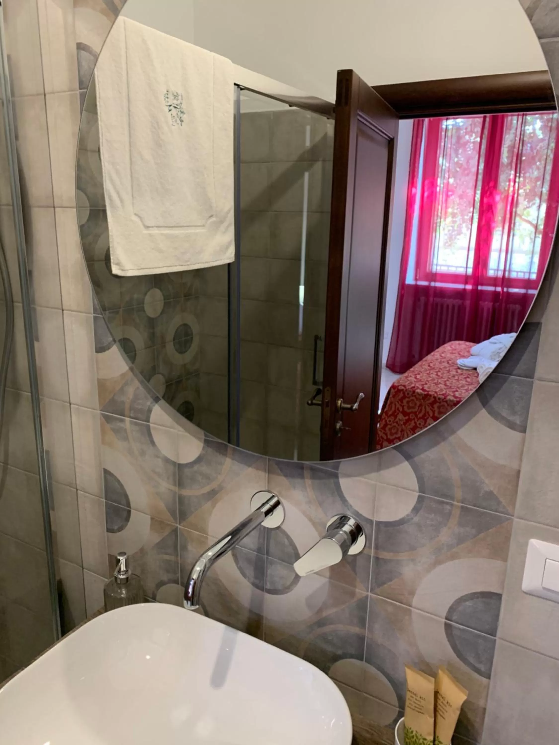 Shower in B&B Villa Maggi