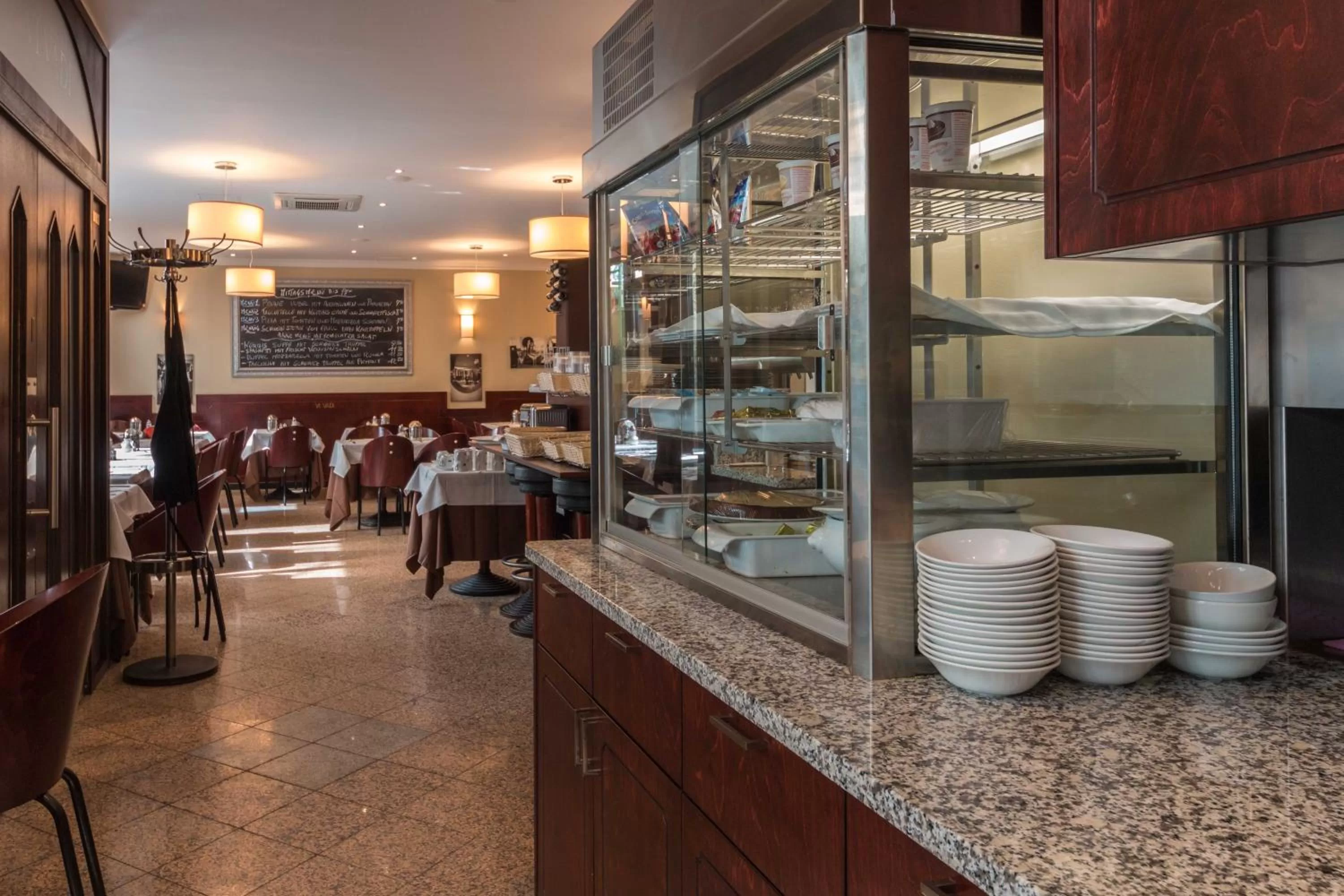 Restaurant/places to eat in Downtown Vi Vadi Hotel