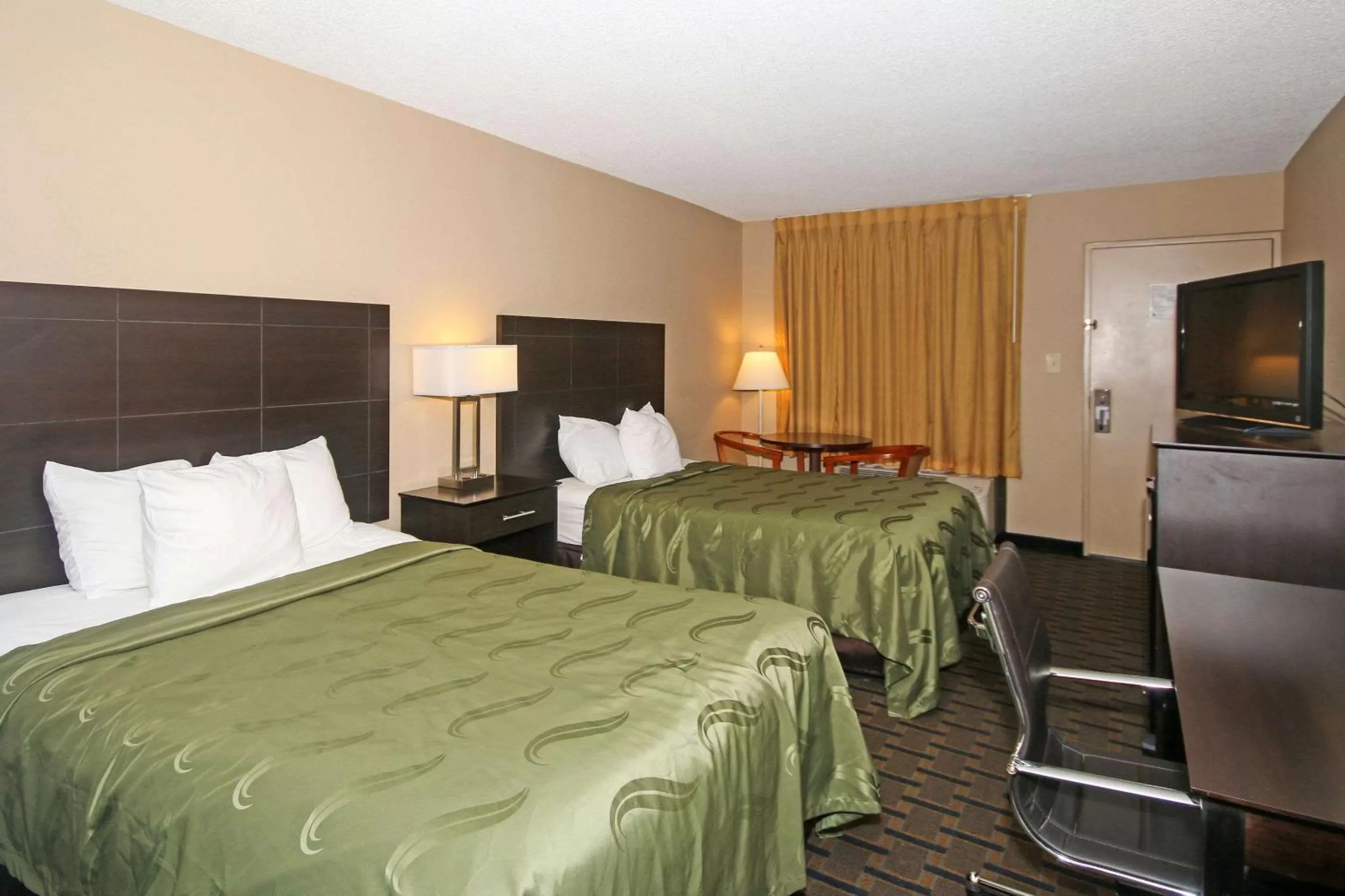 Photo of the whole room, Bed in Quality Inn Clinton - Laurens I-26