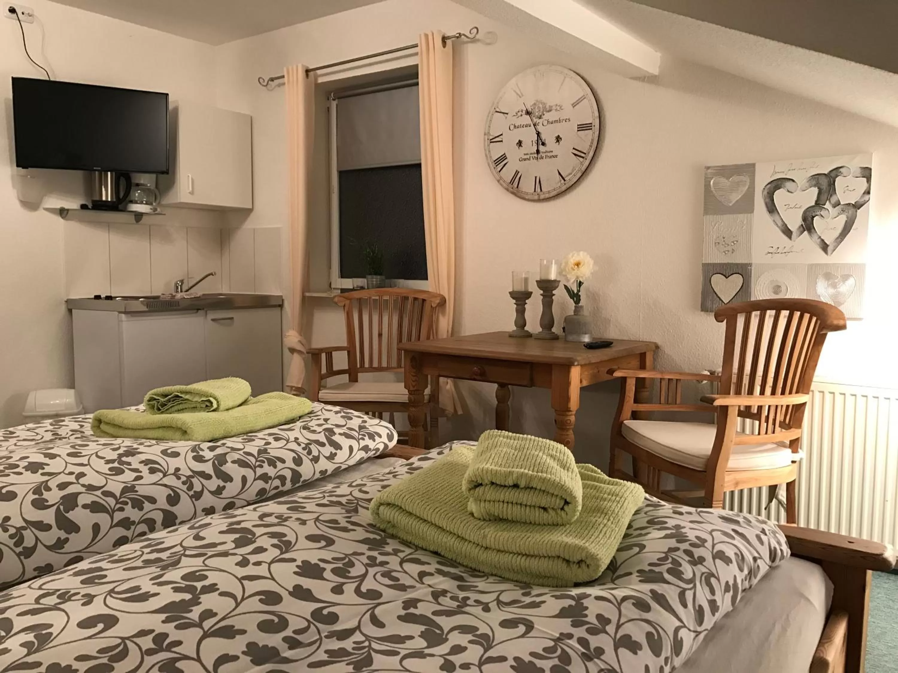 Kitchen or kitchenette, Bed in Leezdorfer Hof