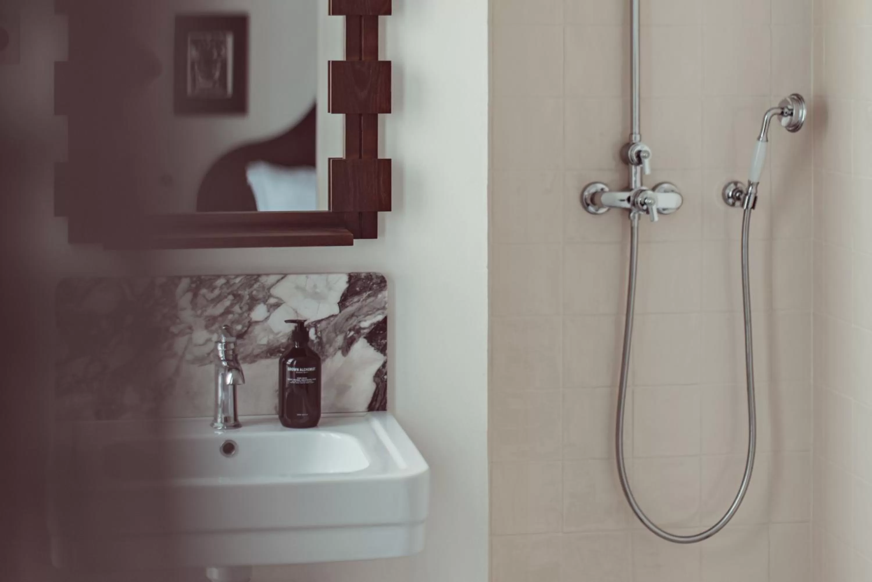 Bathroom in Hotel des Académies et des Arts