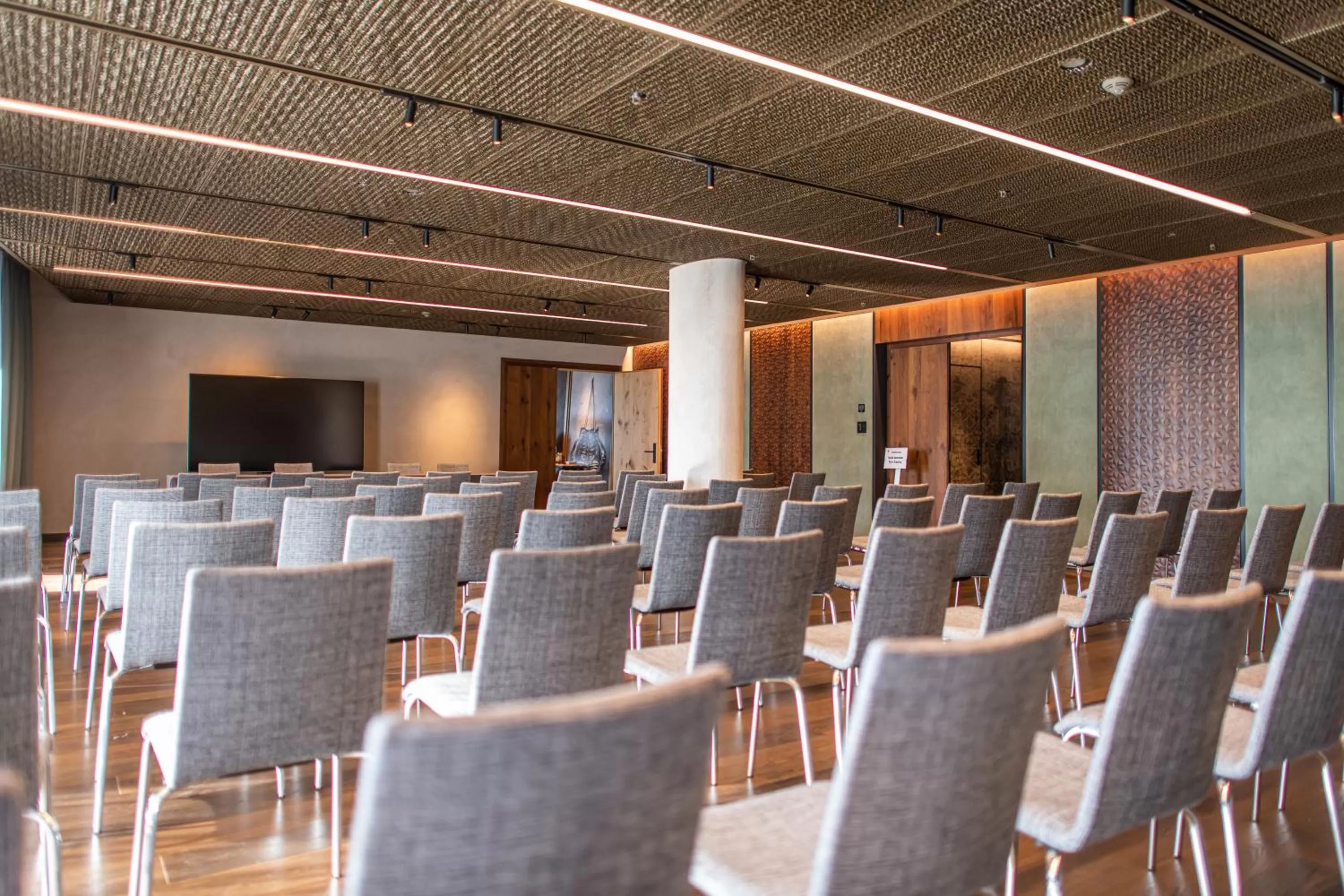 Business facilities in Me and All Hotel Flims, by Hyatt