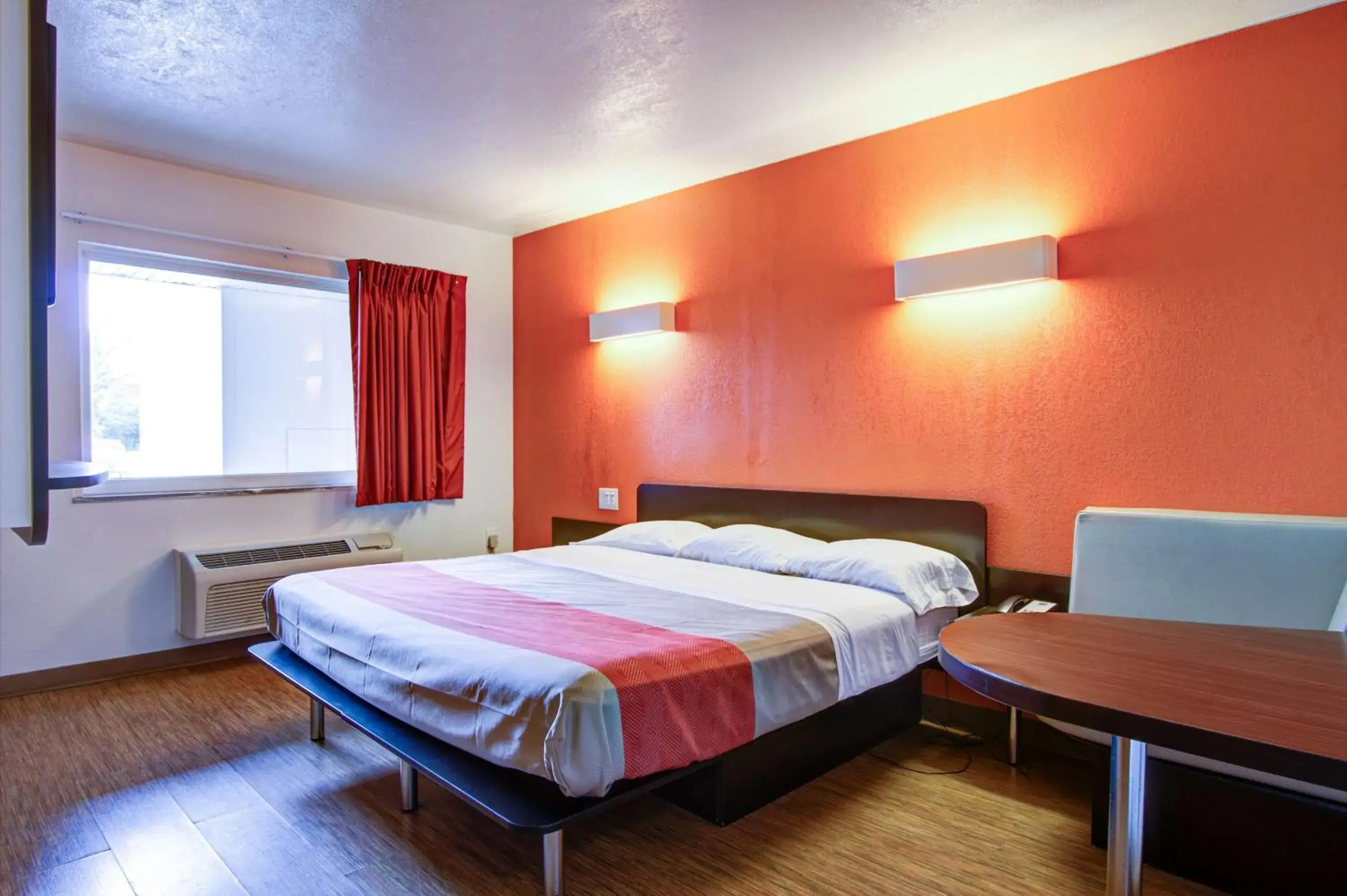 Double Room - single occupancy - Smoking in Motel 6-Richfield, OH Double Room - single occupancy - Smoking in Motel 6-Richfield, OH