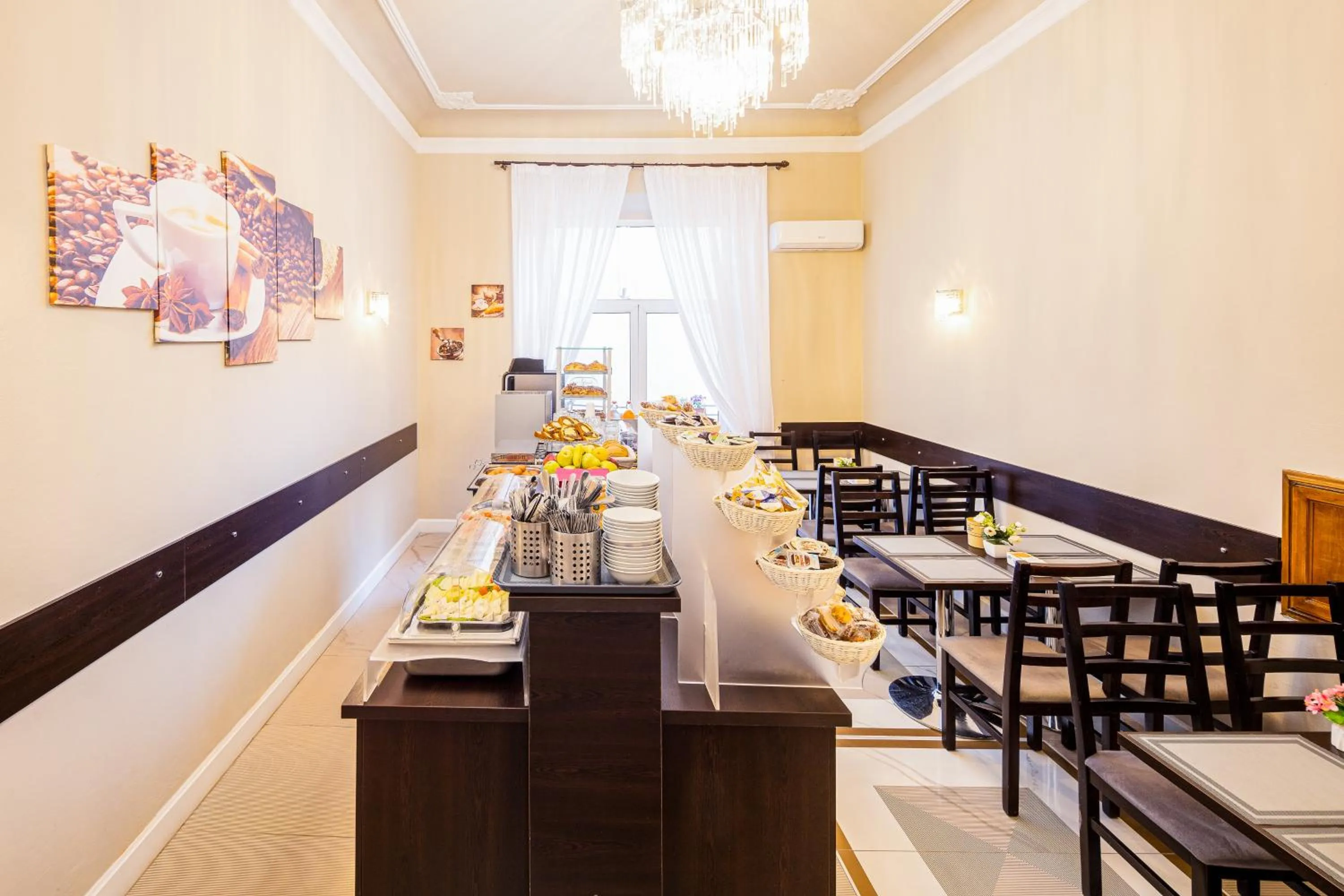 Restaurant/places to eat in Hotel Bijou Roof Terrace